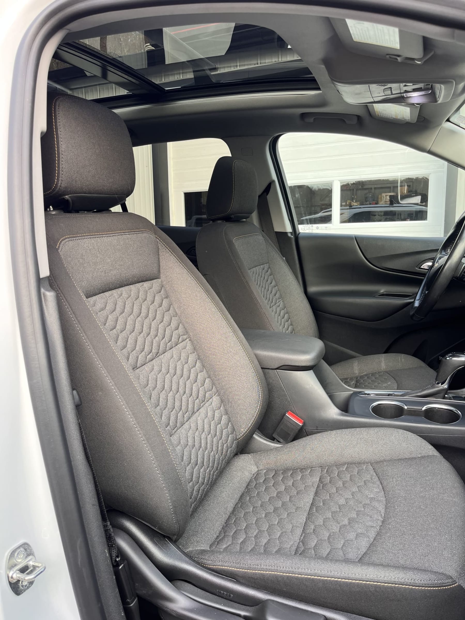NEW ARRIVAL!! 2020 Chevrolet Equinox LT!! Clean carfax!! ONLY 34 k miles! AWD!! Over $5,000 in factory options!! Heated seats, panoramic roof, remote start, navigation, blindspot detection, lane alert, backup camera, power liftgate and much more! Won’t last at $21,900!!