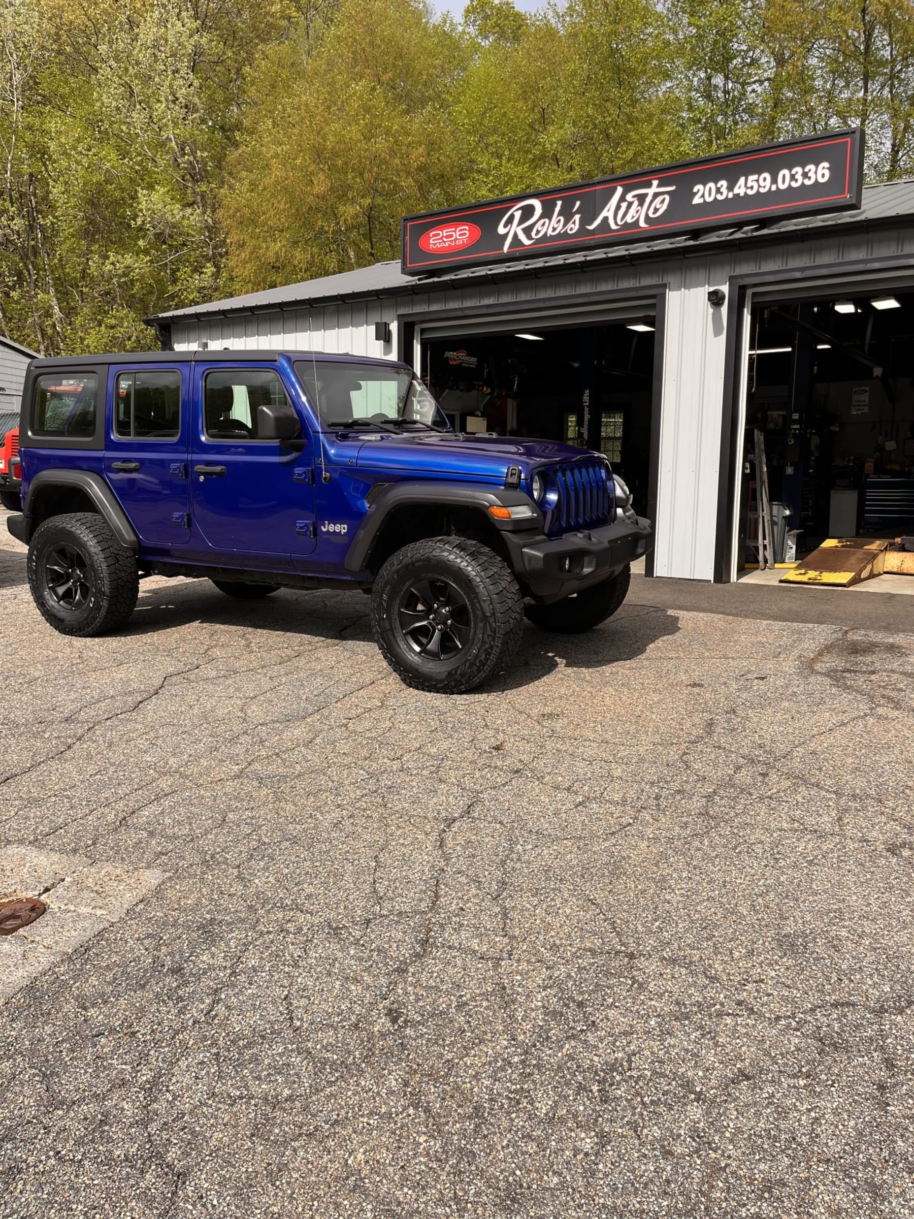NEW ARRIVAL!! 2018 JEEP WRANGLER UNLIMITED SPORT!! 6 speed manual transmission!!! One owner!! ONLY 52k miles! Bluetooth, backup camera and more!! Priced well below retail at ONLY $21,900!!