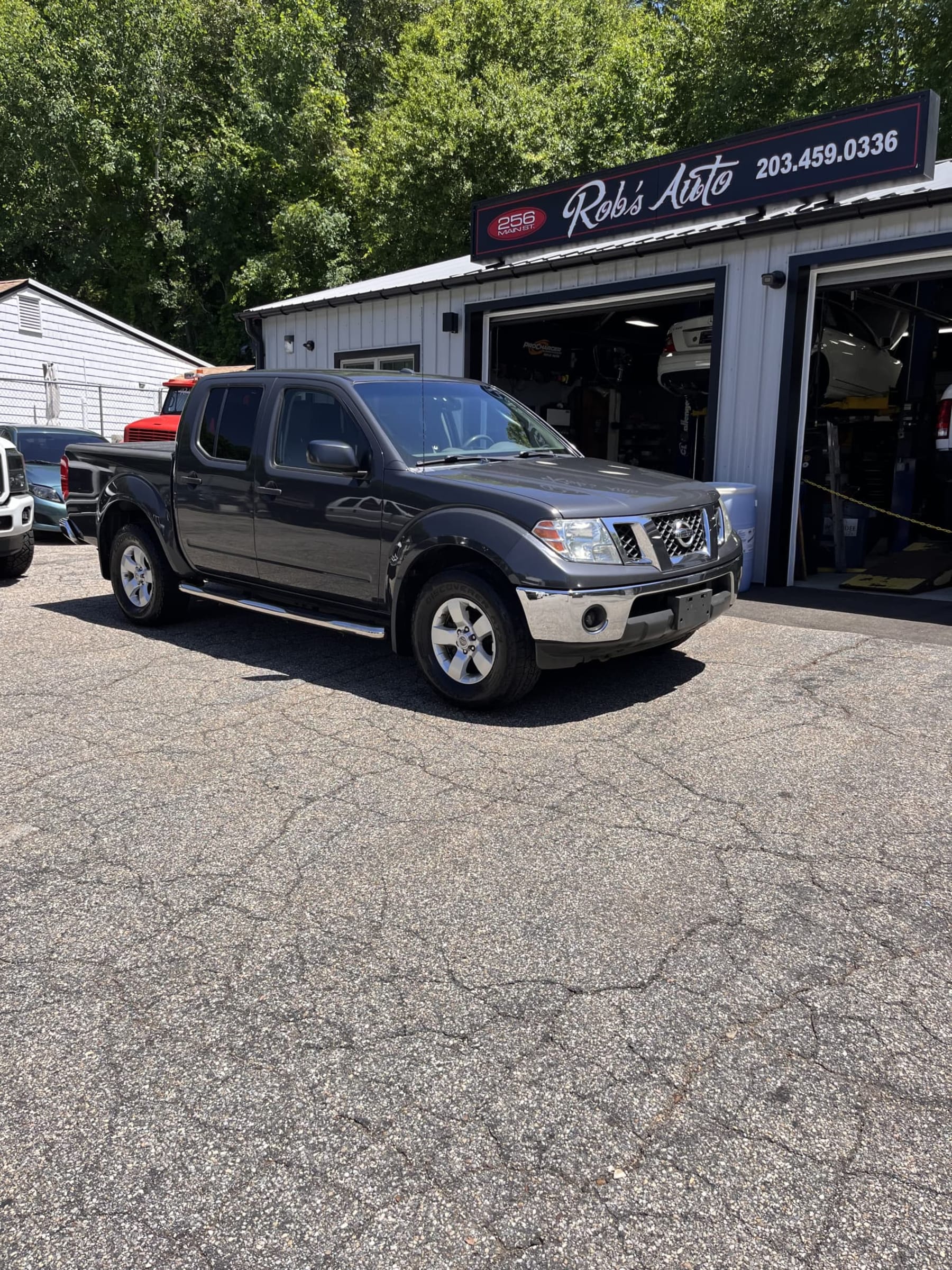 NEW ARRIVAL!! One owner! Clean carfax! Rust and rot free!! 4x4!! 2011 Nissan Frontier SV!! 4.0 V6! Hard Tonneau cover! Bed extender! Dealer serviced!! 158k miles!! Runs and drives like new!! Won’t last at ONLY $11,900!