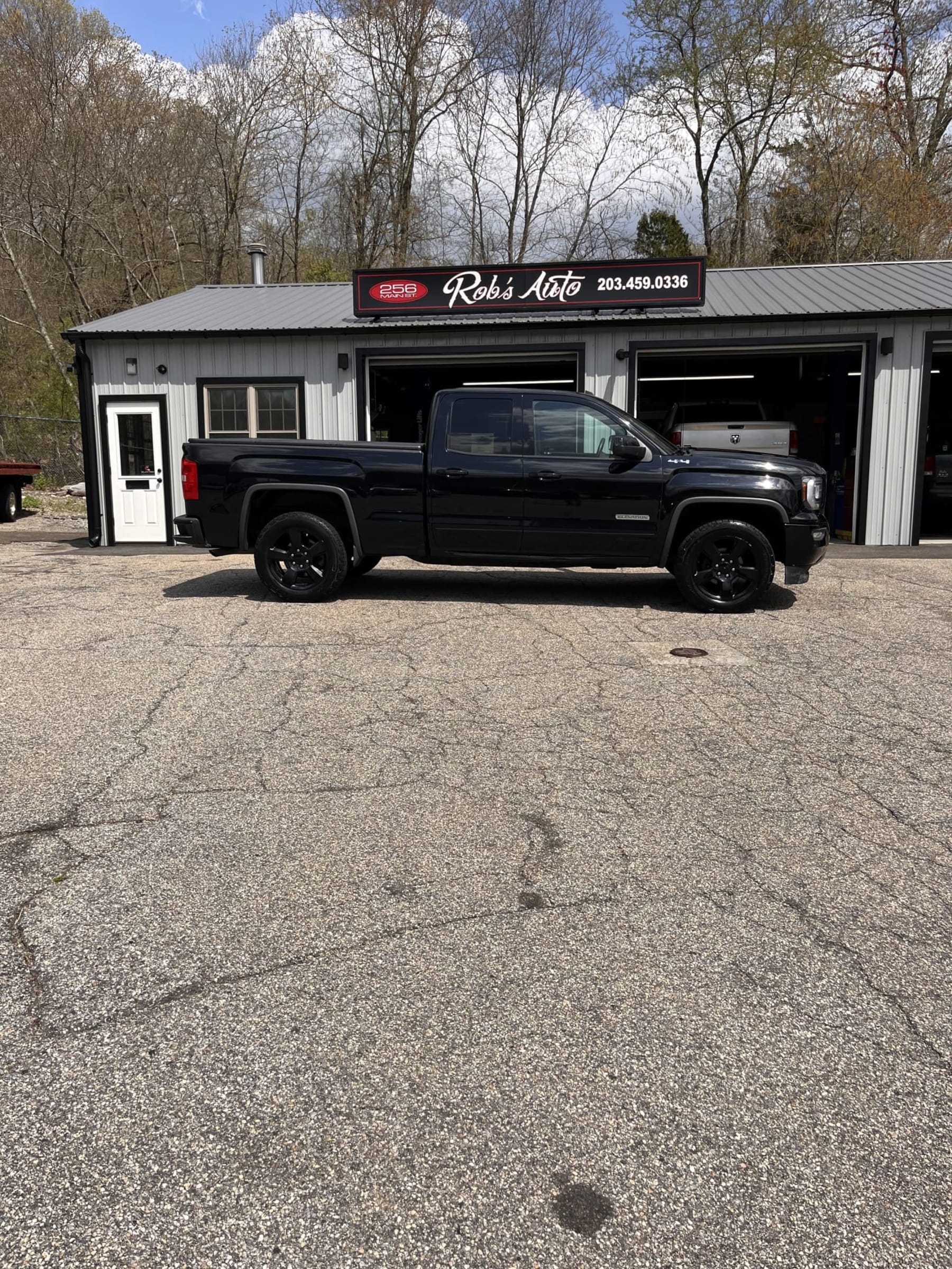 NEW ARRIVAL!! 2017 GMC Sierra 1500 DBL cab Elevation package!! Clean carfax! 4x4!! Only 86,700 miles! Runs and drives great!! Priced well below retail value!! Won’t last at only $20,900