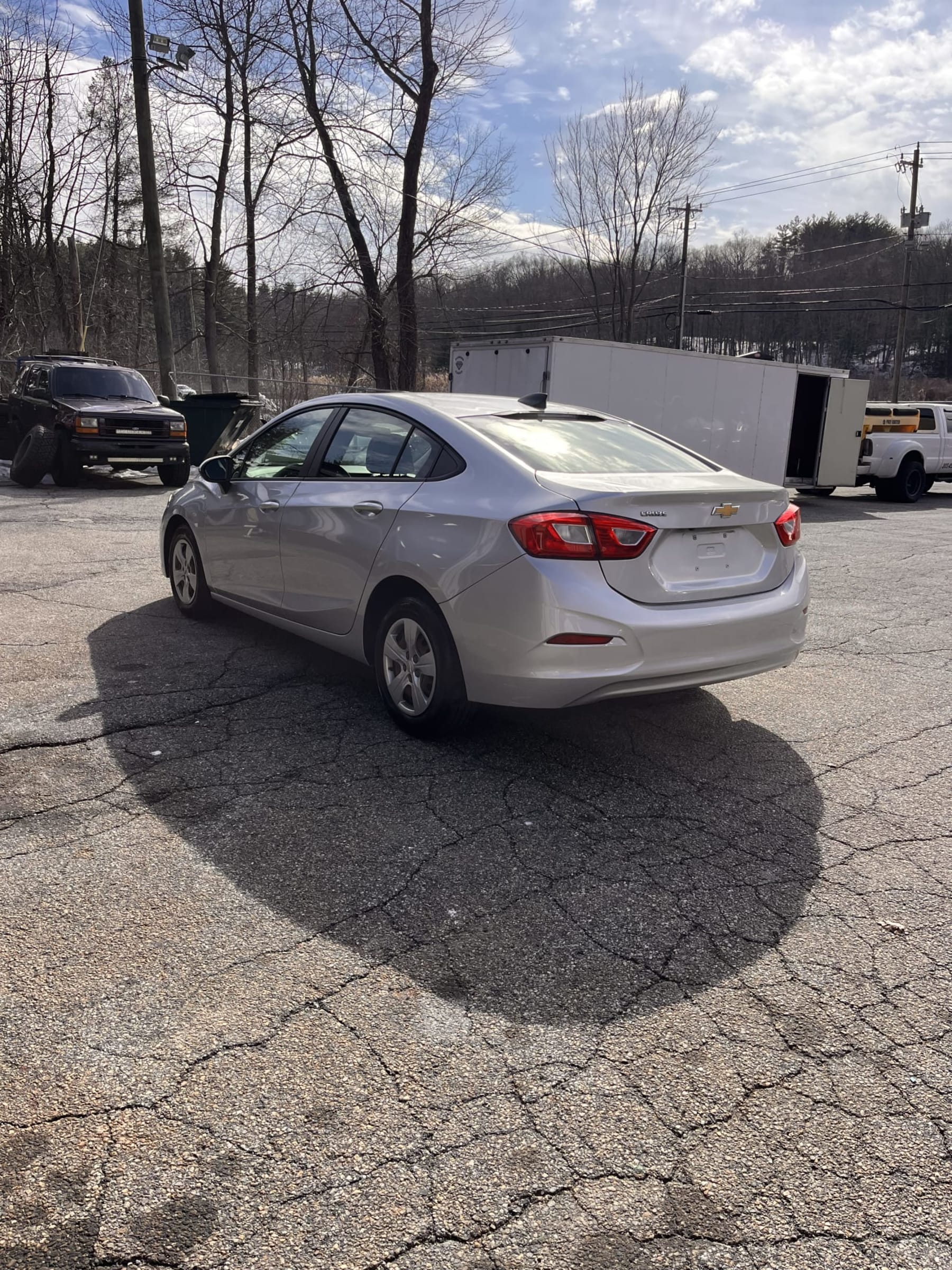 NEW ARRIVAL!! 2018 Chevrolet Cruze LS!! One owner car! Clean carfax! Only 78k miles! Runs and drives like new! Backup Camera, Bluetooth and more! Perfect first car or commuter!! Won’t last at $9,900!!!