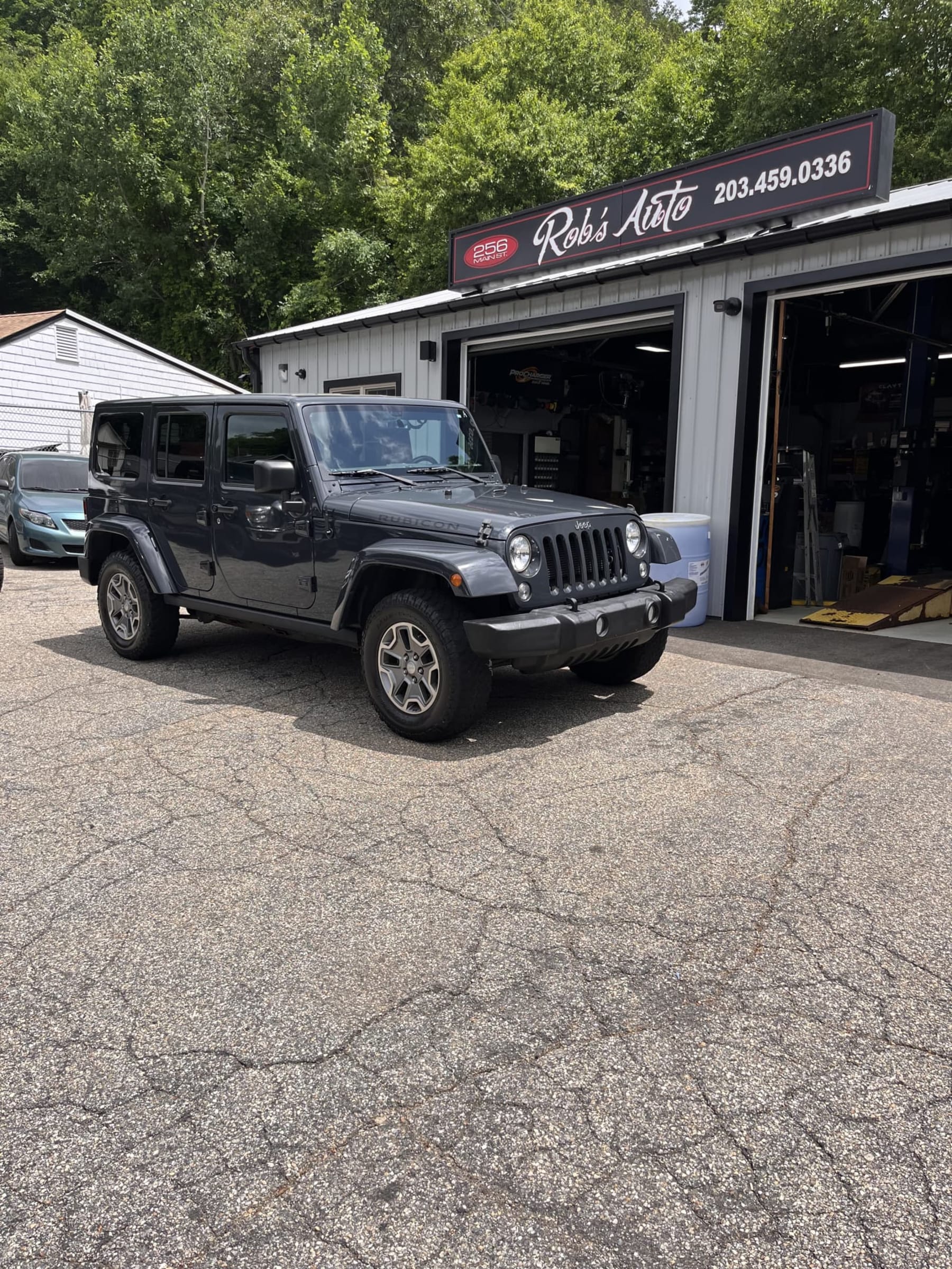 NEW ARRIVAL!! 2016 Jeep Unlimited Rubicon!! Clean Carfax!! ONLY 29,500 miles!! Loaded with body colored matching hardtop, leather heated seats, soft top, Navigation, Bluetooth and much more!! With ONLY 29,500 miles definitely won’t last at $28,900!!