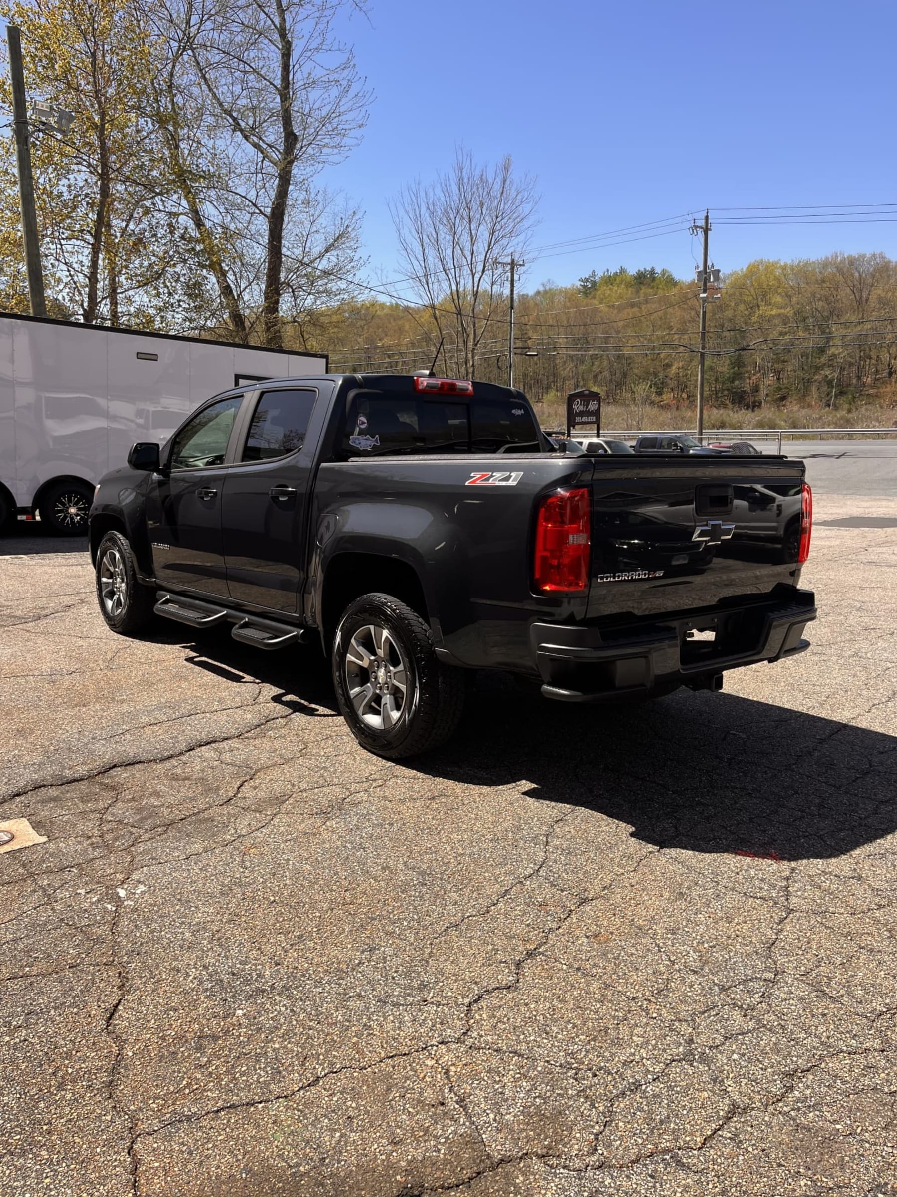 NEW ARRIVAL!! 2018 CHEVROLET COLORADO Z71 package!! 4x4! Loaded with heated leather seats, Bose, remote start, backup camera and much more!! ONLY 58k miles!! Priced below retail at $25,900!! Won’t last!!!