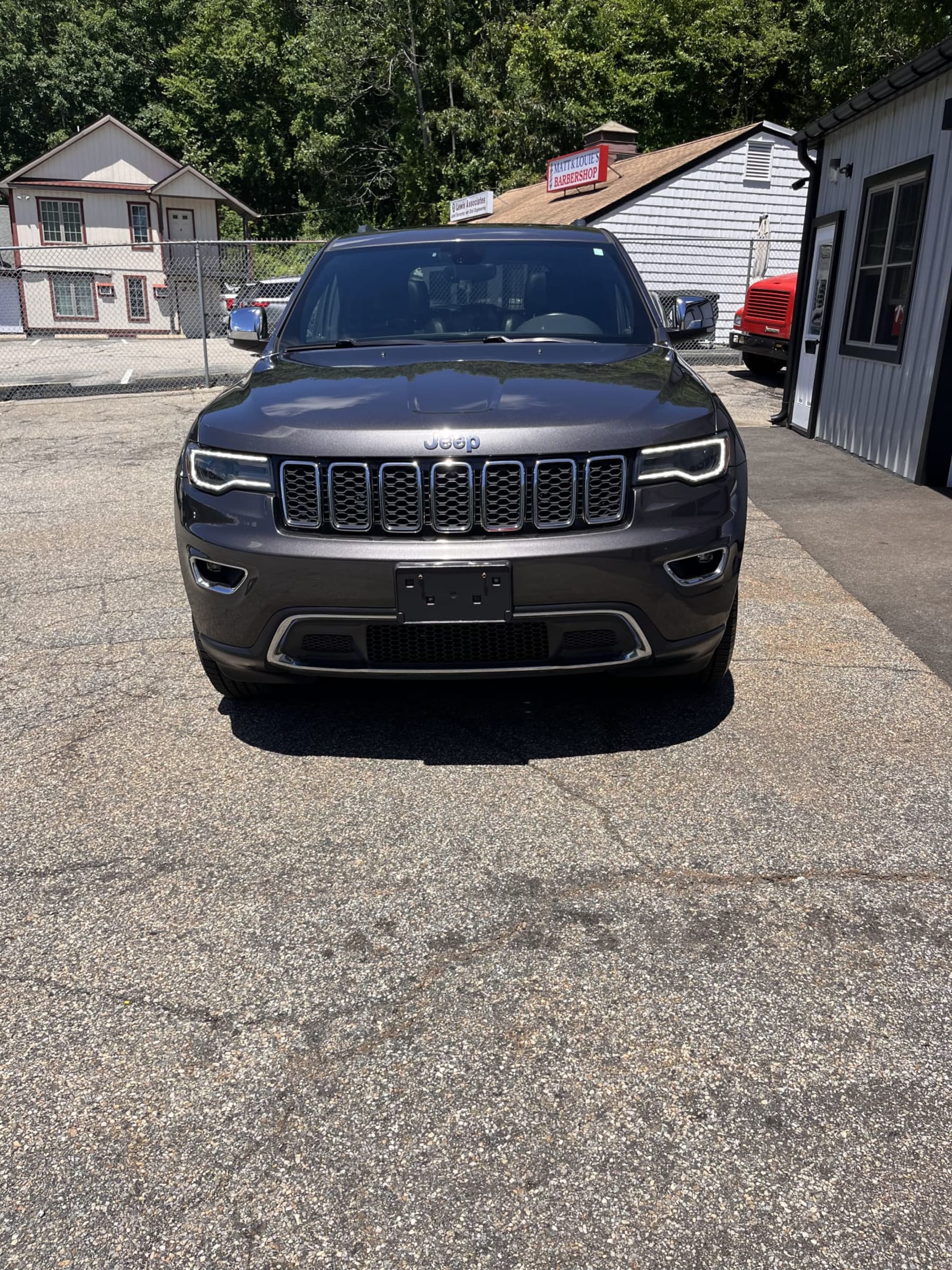 NEW ARRIVAL!! 2017 Jeep Grand Cherokee Limited!! Luxury II group! Loaded with navigation, panoramic roof, heated and cooled leather seats, heated rear seats , remote start, Bluetooth, backup camera and much much more!! Comes with a one year unlimited mileage warranty!! ONKY 84k miles!! Clean carfax!! Definitely won’t last at only $18,900!!