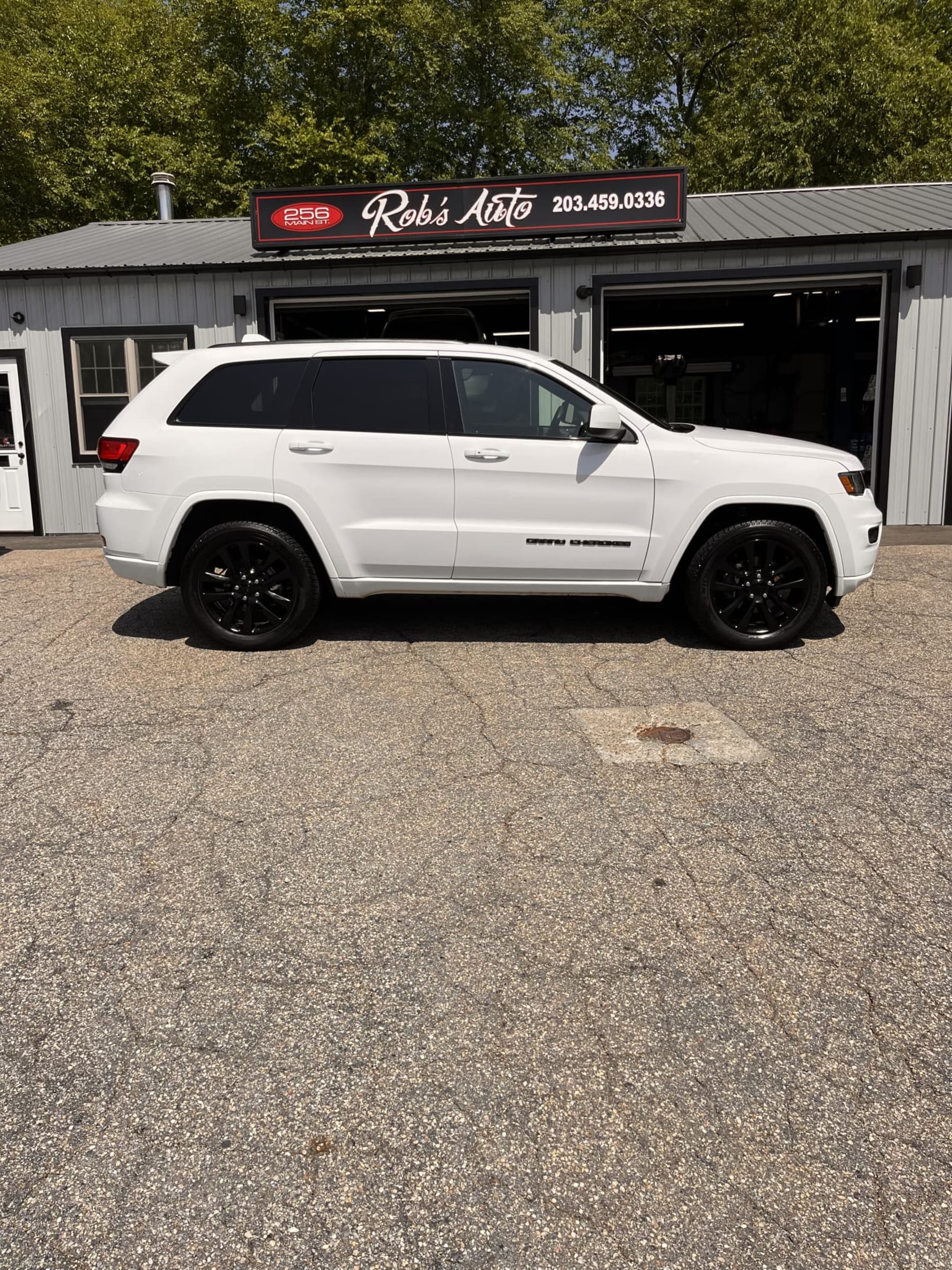 NEW ARRIVAL!!! 2019 JEEP GRAND CHEROKEE ALTITUDE!!! One owner clean carfax!! Only 72k miles!! Loaded with navigation, moonroof, heated seats, heated steering wheel, remote start, backup camera and much more!! Won’t last at ONLY $22,900!!!