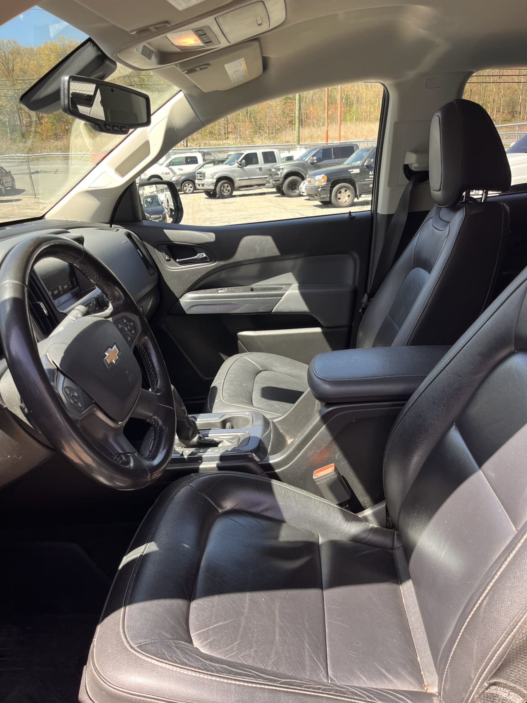 NEW ARRIVAL!! 2018 CHEVROLET COLORADO Z71 package!! 4x4! Loaded with heated leather seats, Bose, remote start, backup camera and much more!! ONLY 58k miles!! Priced below retail at $25,900!! Won’t last!!!