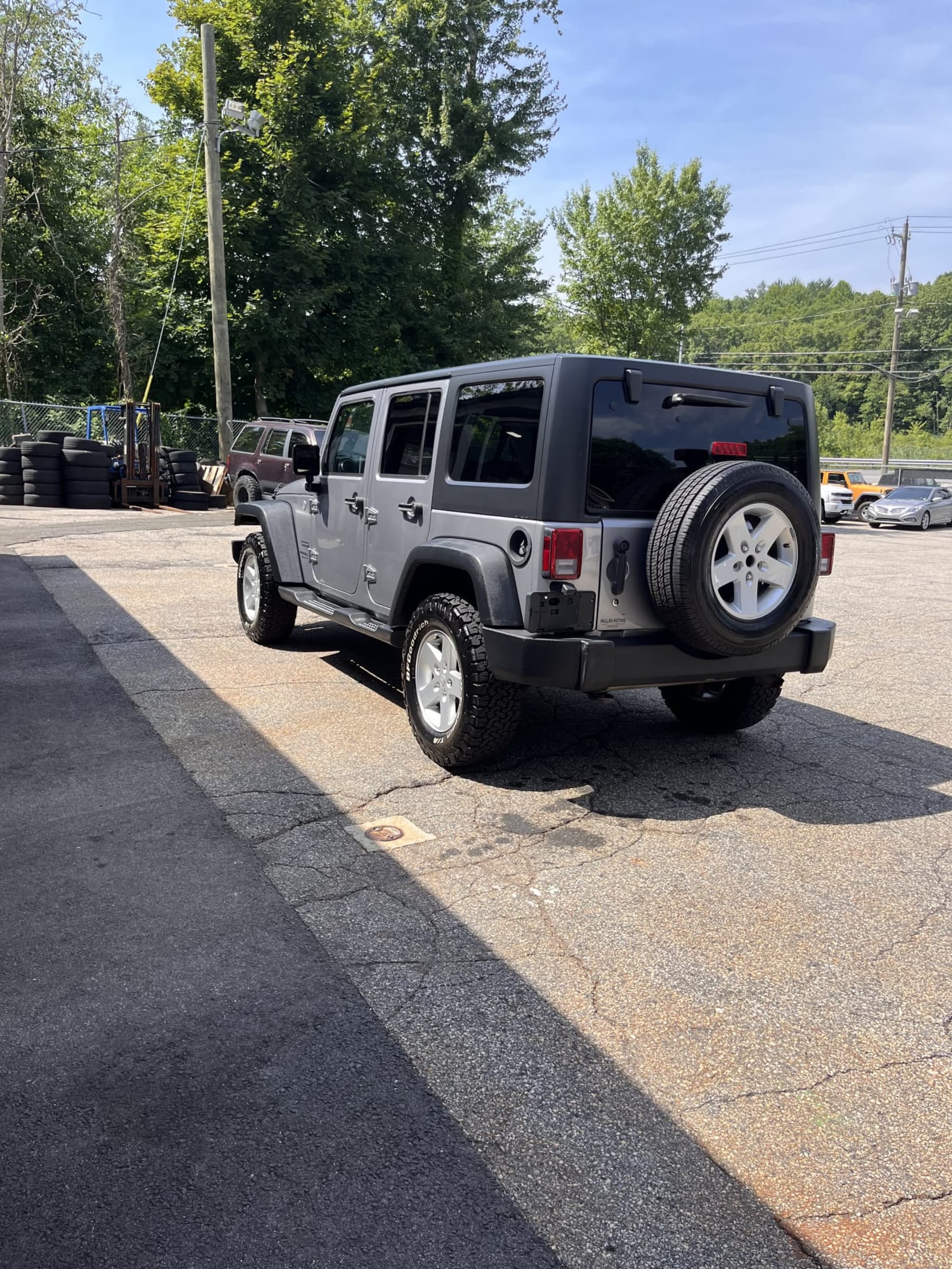 NEW ARRIVAL!! 2017 Jeep Unlimited Sport S!! One owner car!! ONLY 52k miles!! Freedom hardtop, remote start, heated seats, Bluetooth and much more!! Won’t last at $23,900!!