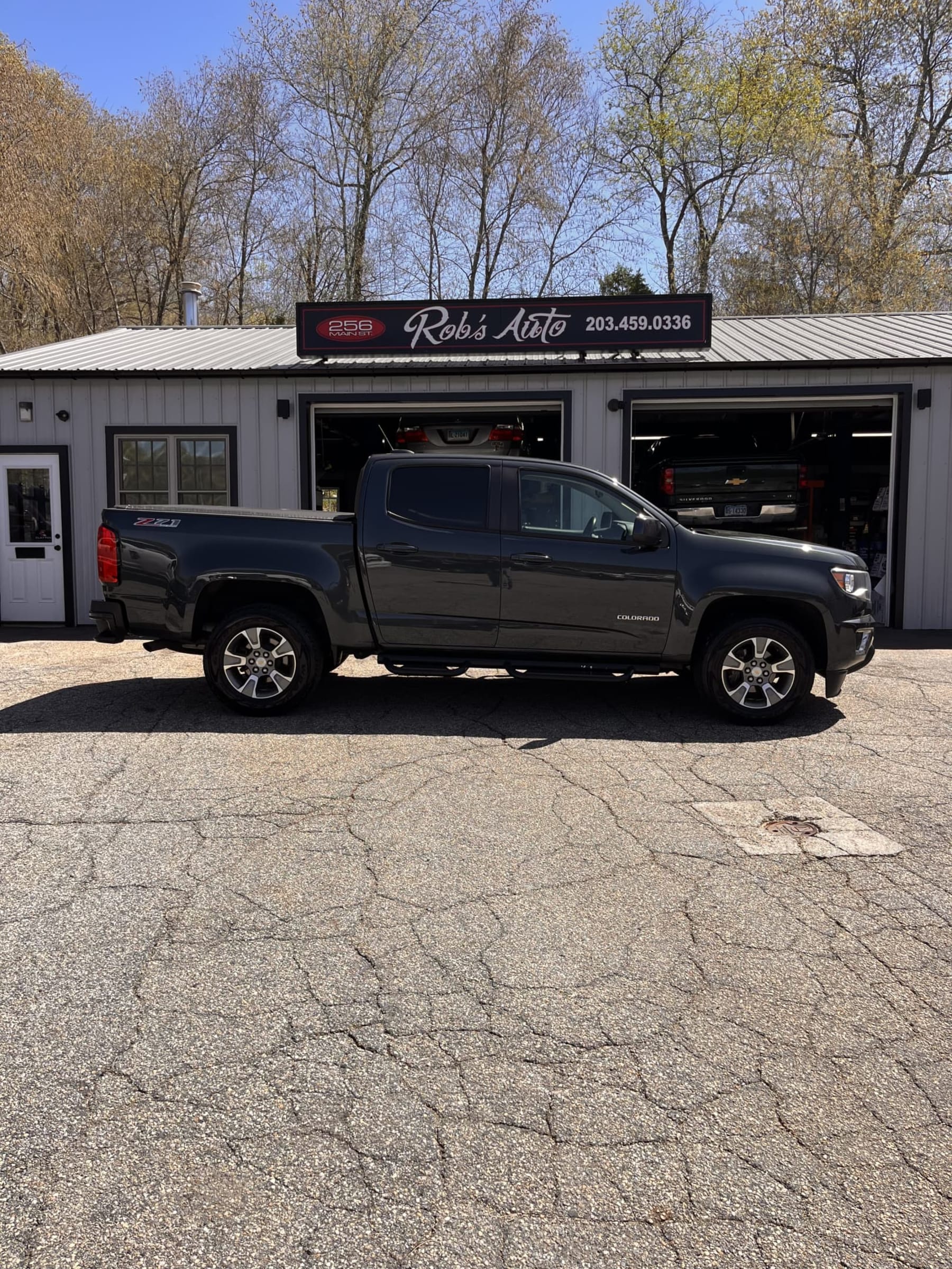 NEW ARRIVAL!! 2018 CHEVROLET COLORADO Z71 package!! 4x4! Loaded with heated leather seats, Bose, remote start, backup camera and much more!! ONLY 58k miles!! Priced below retail at $25,900!! Won’t last!!!
