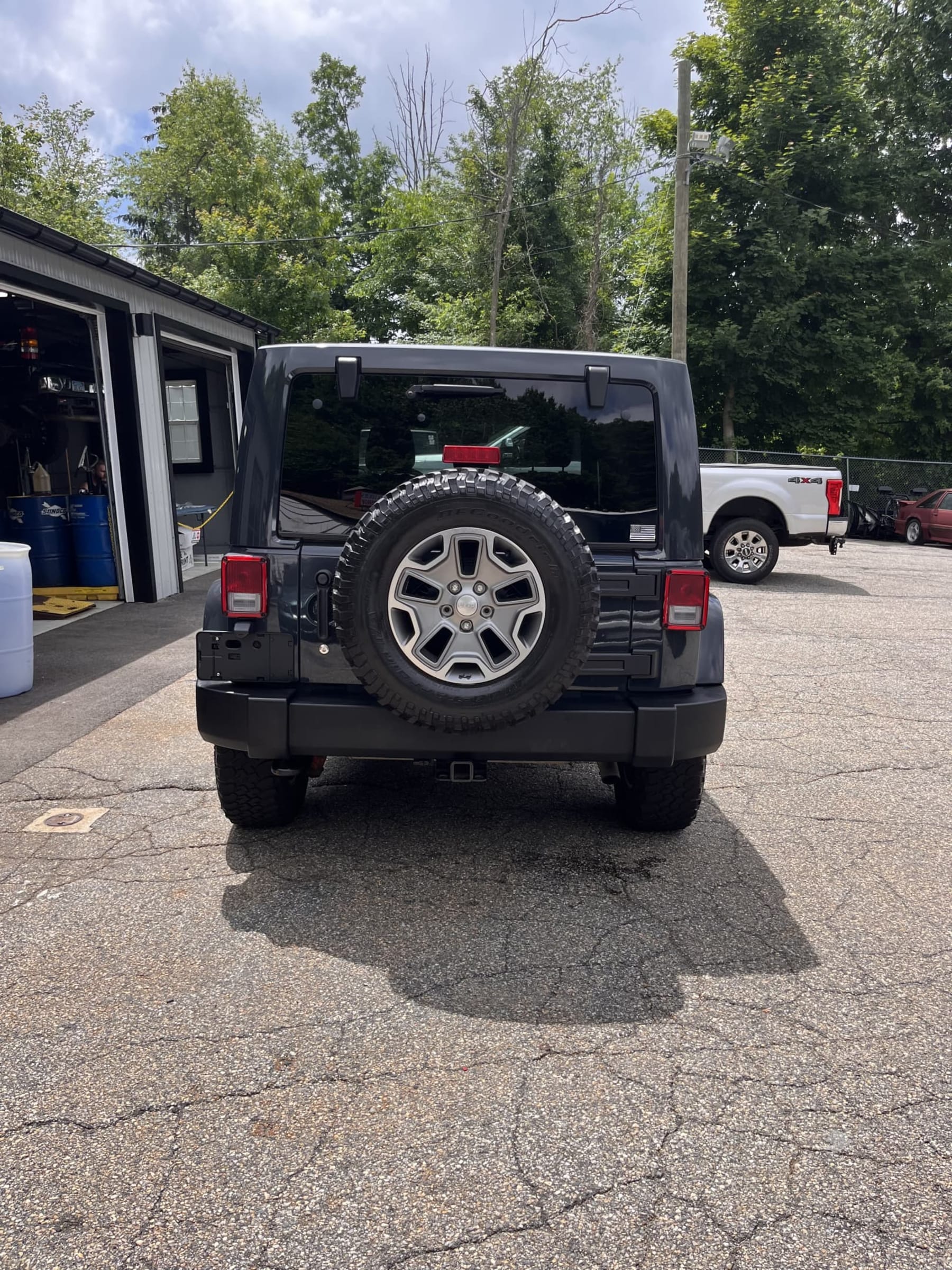 NEW ARRIVAL!! 2016 Jeep Unlimited Rubicon!! Clean Carfax!! ONLY 29,500 miles!! Loaded with body colored matching hardtop, leather heated seats, soft top, Navigation, Bluetooth and much more!! With ONLY 29,500 miles definitely won’t last at $28,900!!