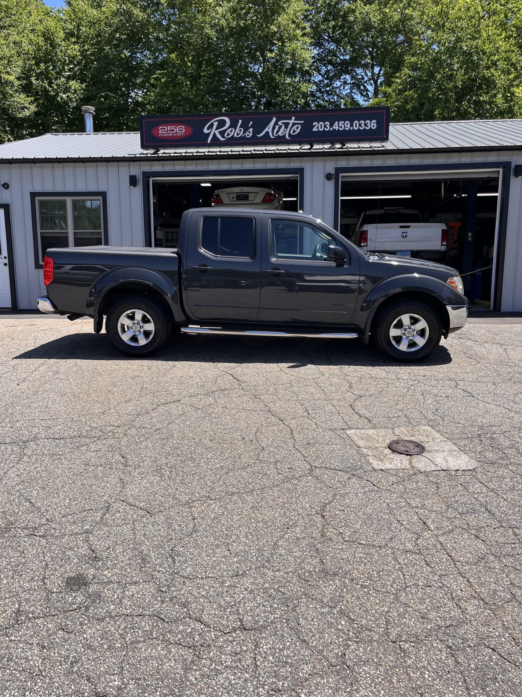 NEW ARRIVAL!! One owner! Clean carfax! Rust and rot free!! 4x4!! 2011 Nissan Frontier SV!! 4.0 V6! Hard Tonneau cover! Bed extender! Dealer serviced!! 158k miles!! Runs and drives like new!! Won’t last at ONLY $11,900!