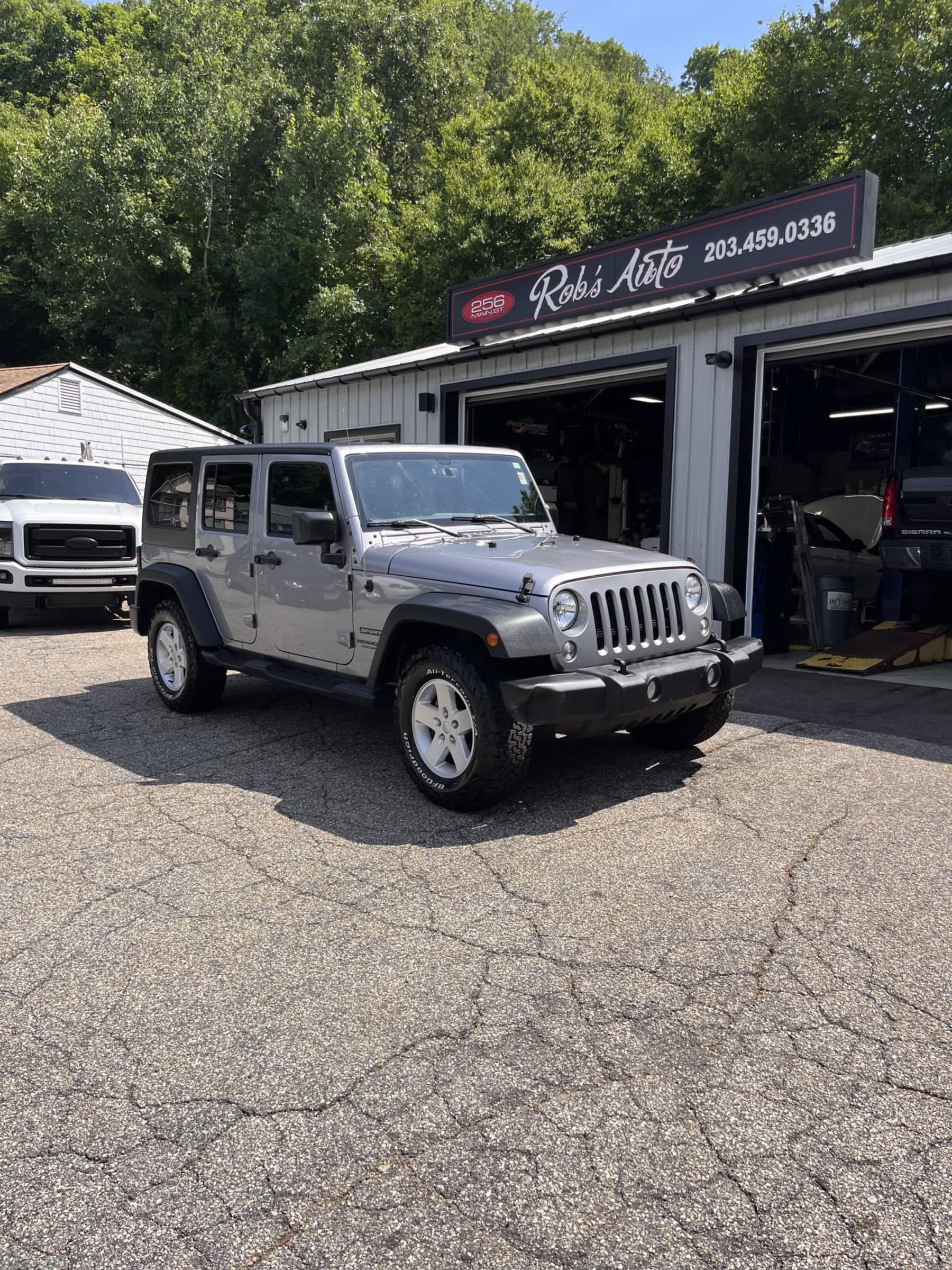 NEW ARRIVAL!! 2017 Jeep Unlimited Sport S!! One owner car!! ONLY 52k miles!! Freedom hardtop, remote start, heated seats, Bluetooth and much more!! Won’t last at $23,900!!