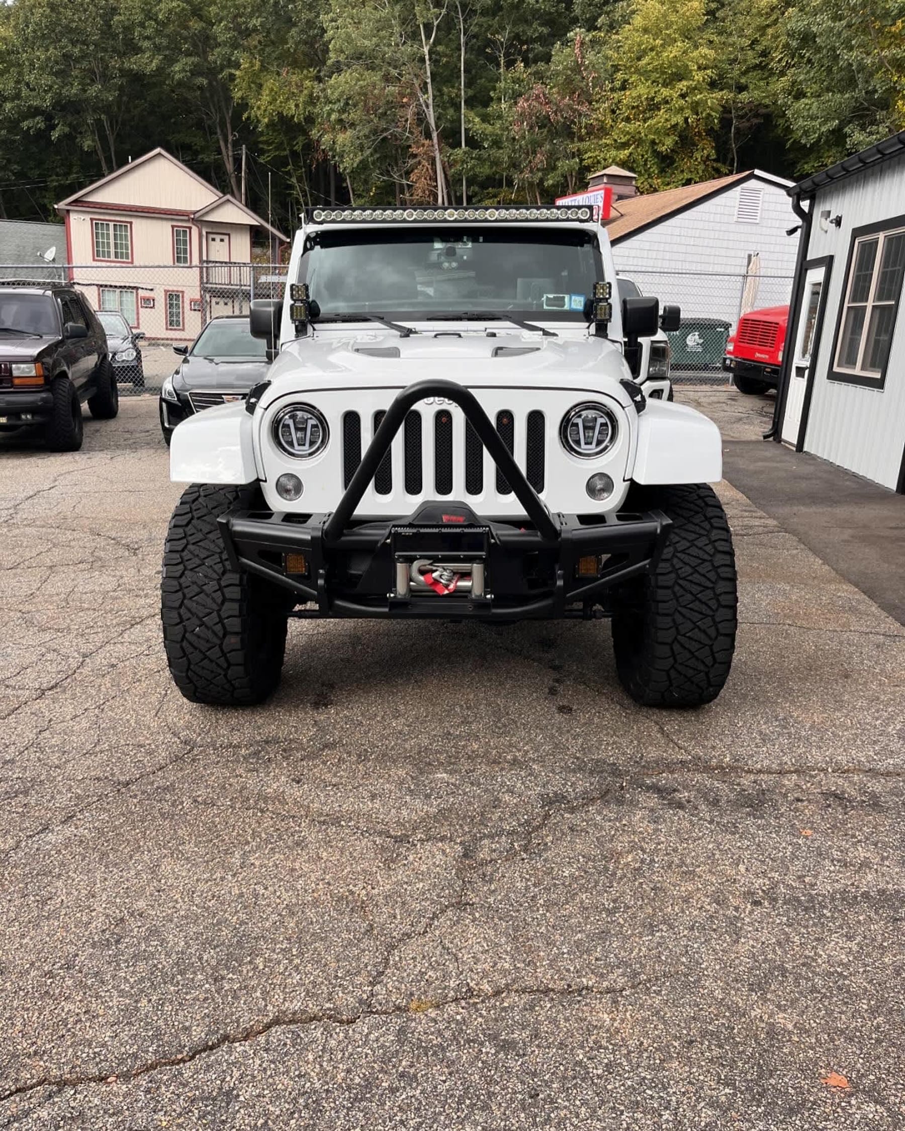 NEW ARRIVAL!! 2014 JEEP WRANGLER UNLIMITED SAHARA!! Just under 33k miles!! Clean carfax!! Remote start, navigation and a TON OF EXTRAS!! If you’re looking for low mileage, value and mods this is the jeep for you!! Save thousands!! Won’t last at ONLY $28,900!!
