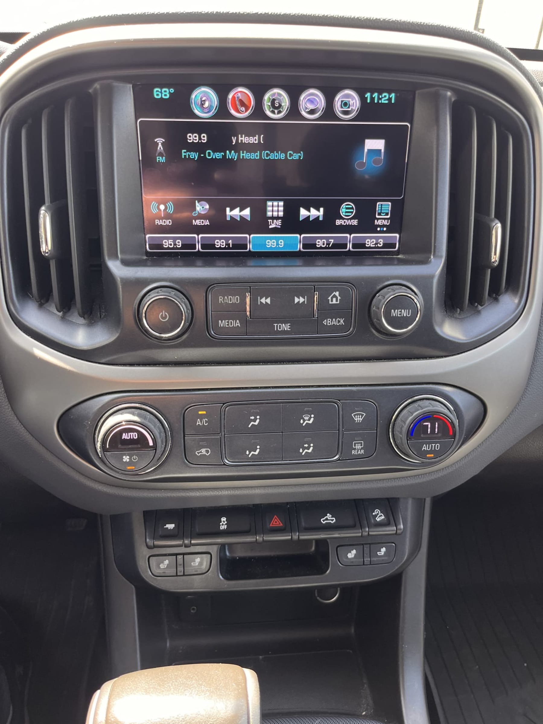 NEW ARRIVAL!! 2018 CHEVROLET COLORADO Z71 package!! 4x4! Loaded with heated leather seats, Bose, remote start, backup camera and much more!! ONLY 58k miles!! Priced below retail at $25,900!! Won’t last!!!