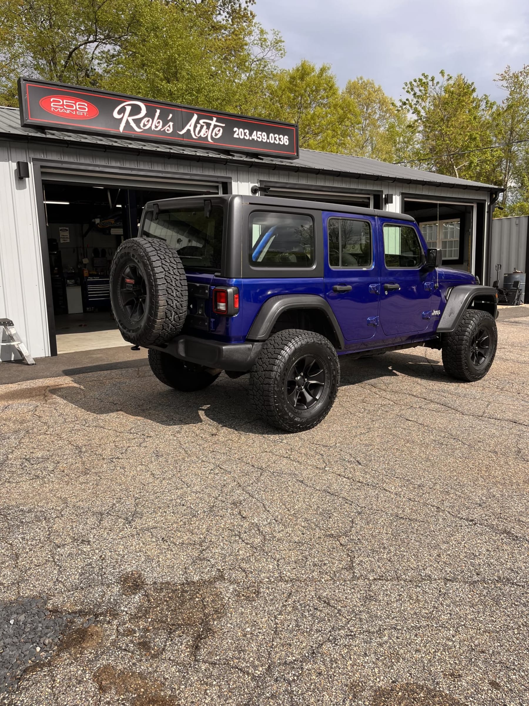 NEW ARRIVAL!! 2018 JEEP WRANGLER UNLIMITED SPORT!! 6 speed manual transmission!!! One owner!! ONLY 52k miles! Bluetooth, backup camera and more!! Priced well below retail at ONLY $21,900!!