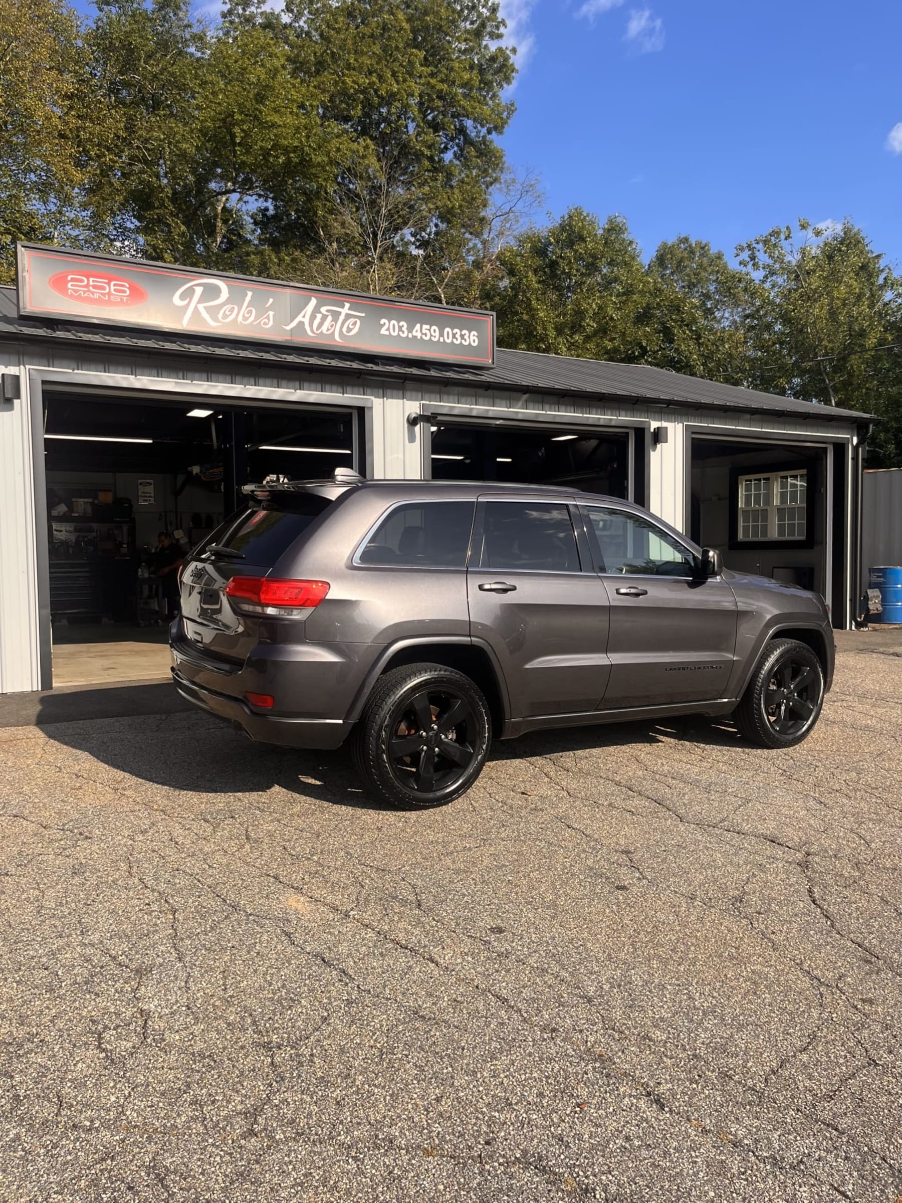 NEW ARRIVAL!! 2014 JEEP GRAND CHEROKEE ALTITUDE!!! One owner!! PERFECT CARFAX!!! Loaded with navigation, moonroof, heated seats, heated steering wheel, 20” wheels, remote start and much much more! Extensive maintenance records!!! Only 112,400 miles and priced to sell! Won’t last at ONLY $12,900!!!