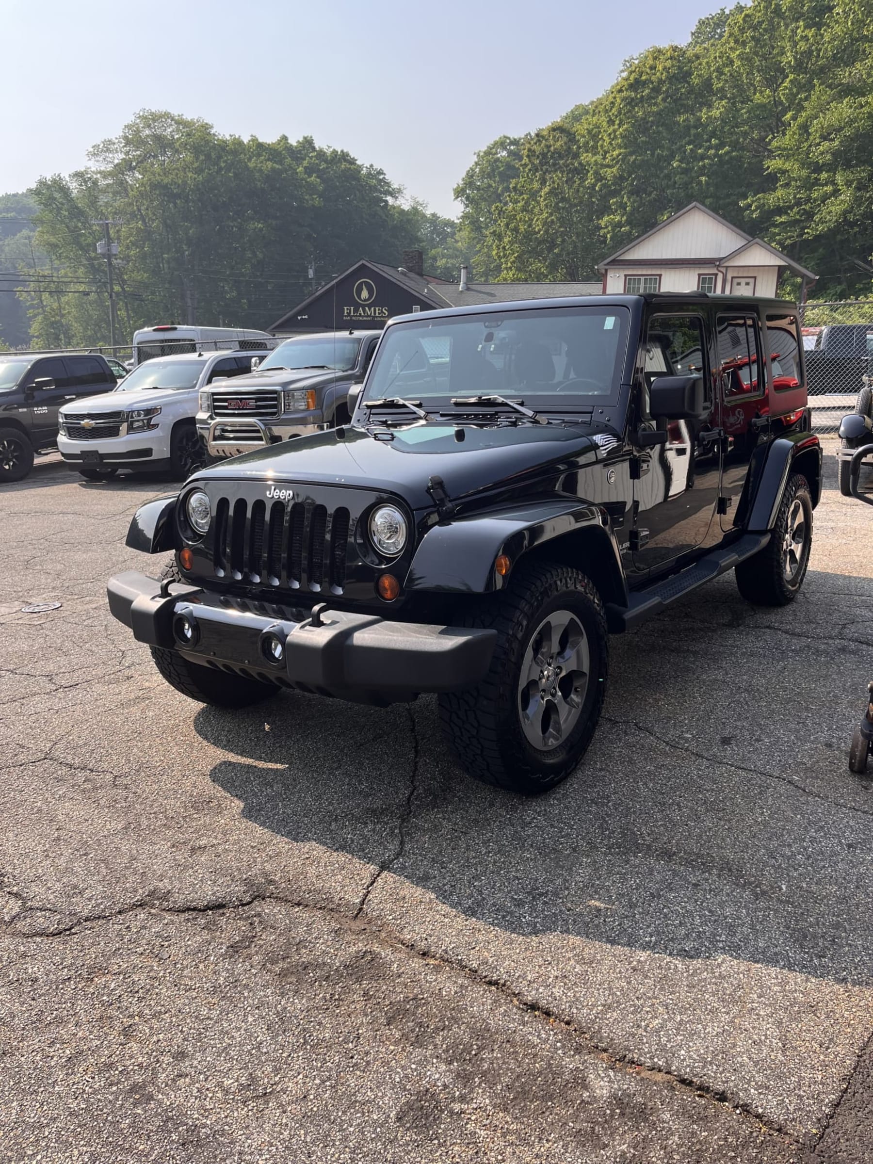 New Arrival!! 2017 Jeep Wrangler Unlimited Sahara!! Clean carfax! No Accidents, runs and drives like new! Fresh trade-in!! Freedom Hardtop, Bikini top, Bluetooth and much more! Priced $2000 under retail! Just hit 100k miles! Only $24,900!!