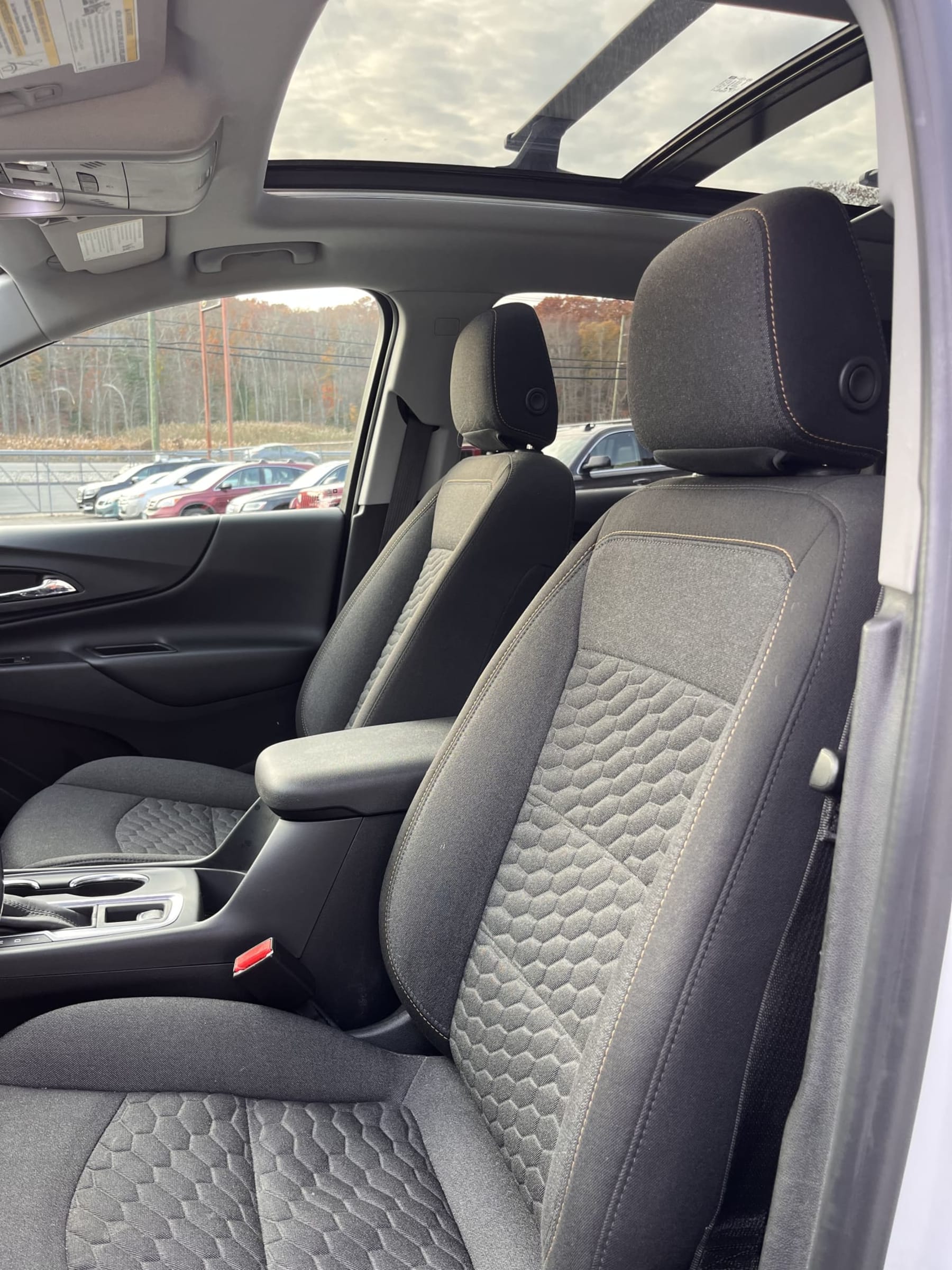 NEW ARRIVAL!! 2020 Chevrolet Equinox LT!! Clean carfax!! ONLY 34 k miles! AWD!! Over $5,000 in factory options!! Heated seats, panoramic roof, remote start, navigation, blindspot detection, lane alert, backup camera, power liftgate and much more! Won’t last at $21,900!!