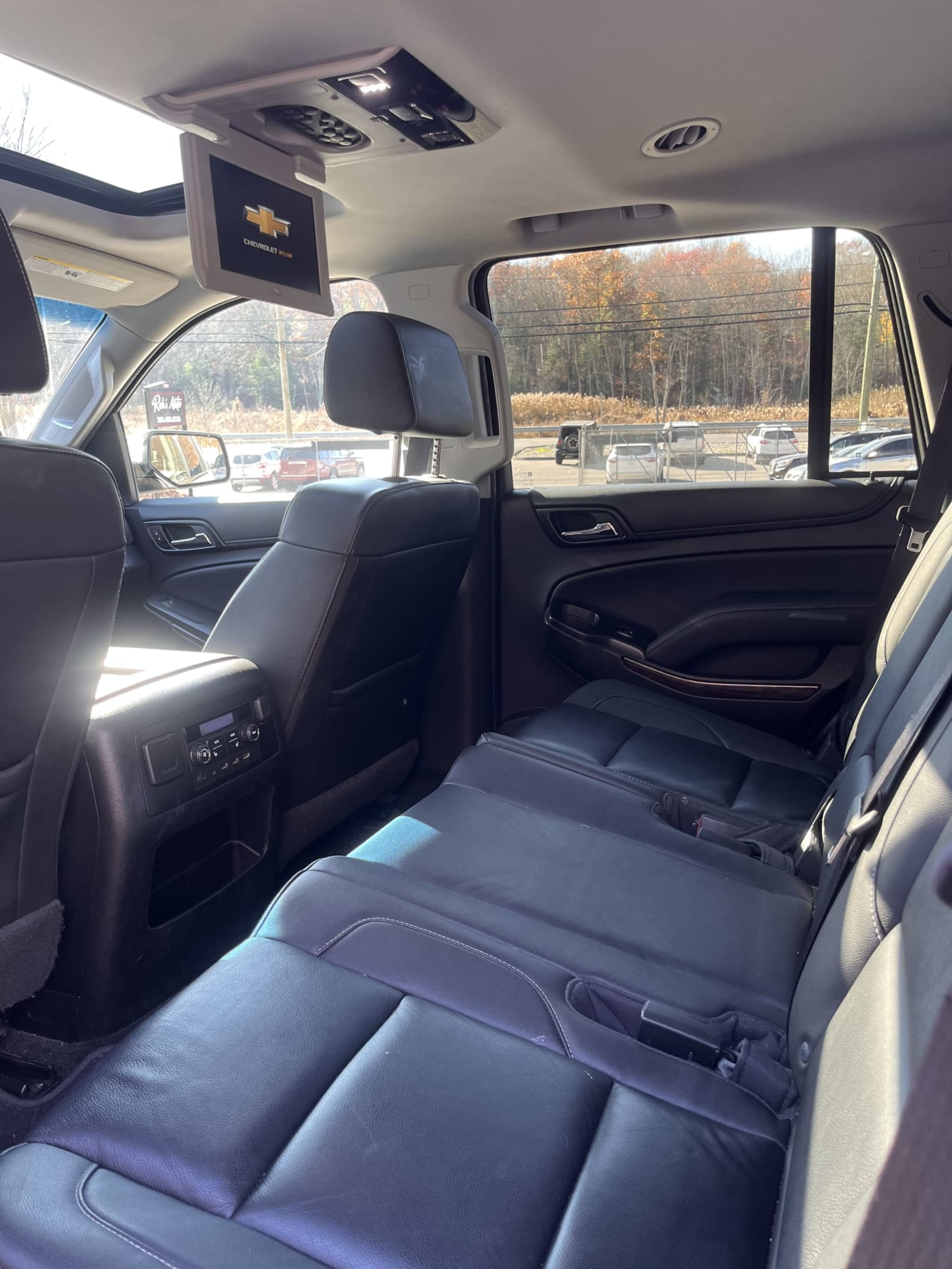 NEW ARRIVAL!! 2018 Chevrolet Tahoe LT! ONLY 69,600 miles!! Loaded with 20” wheels, navigation, heated front and rear seats, heated steering wheel, DVD, remote start, Bose stereo, moonroof and much much more!! Runs and drives like new! Won’t last at $31,900!!