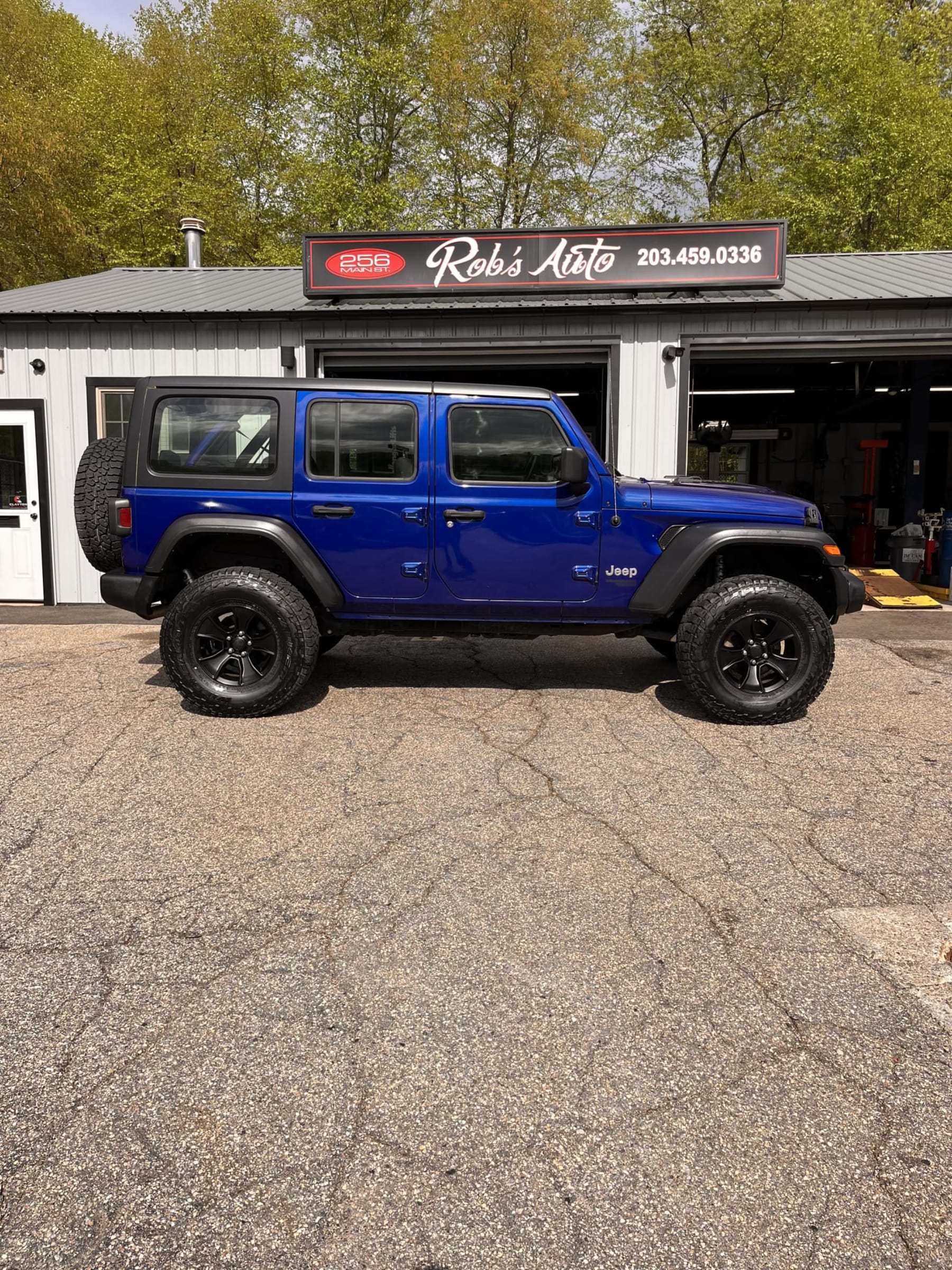 NEW ARRIVAL!! 2018 JEEP WRANGLER UNLIMITED SPORT!! 6 speed manual transmission!!! One owner!! ONLY 52k miles! Bluetooth, backup camera and more!! Priced well below retail at ONLY $21,900!!
