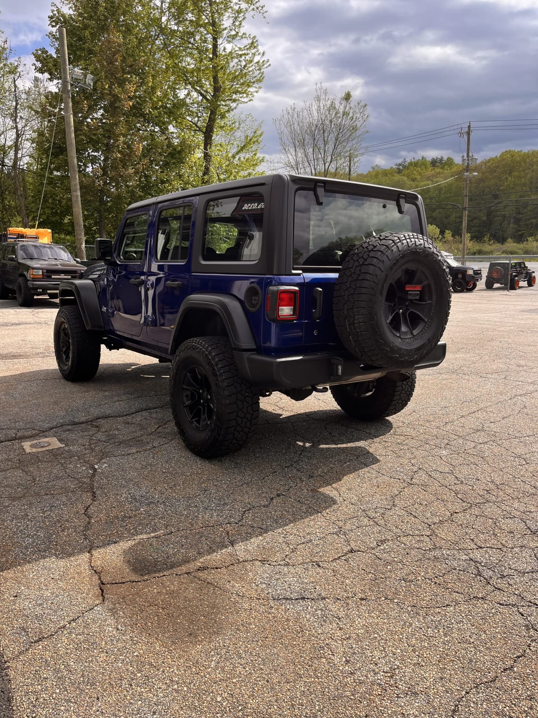 NEW ARRIVAL!! 2018 JEEP WRANGLER UNLIMITED SPORT!! 6 speed manual transmission!!! One owner!! ONLY 52k miles! Bluetooth, backup camera and more!! Priced well below retail at ONLY $21,900!!