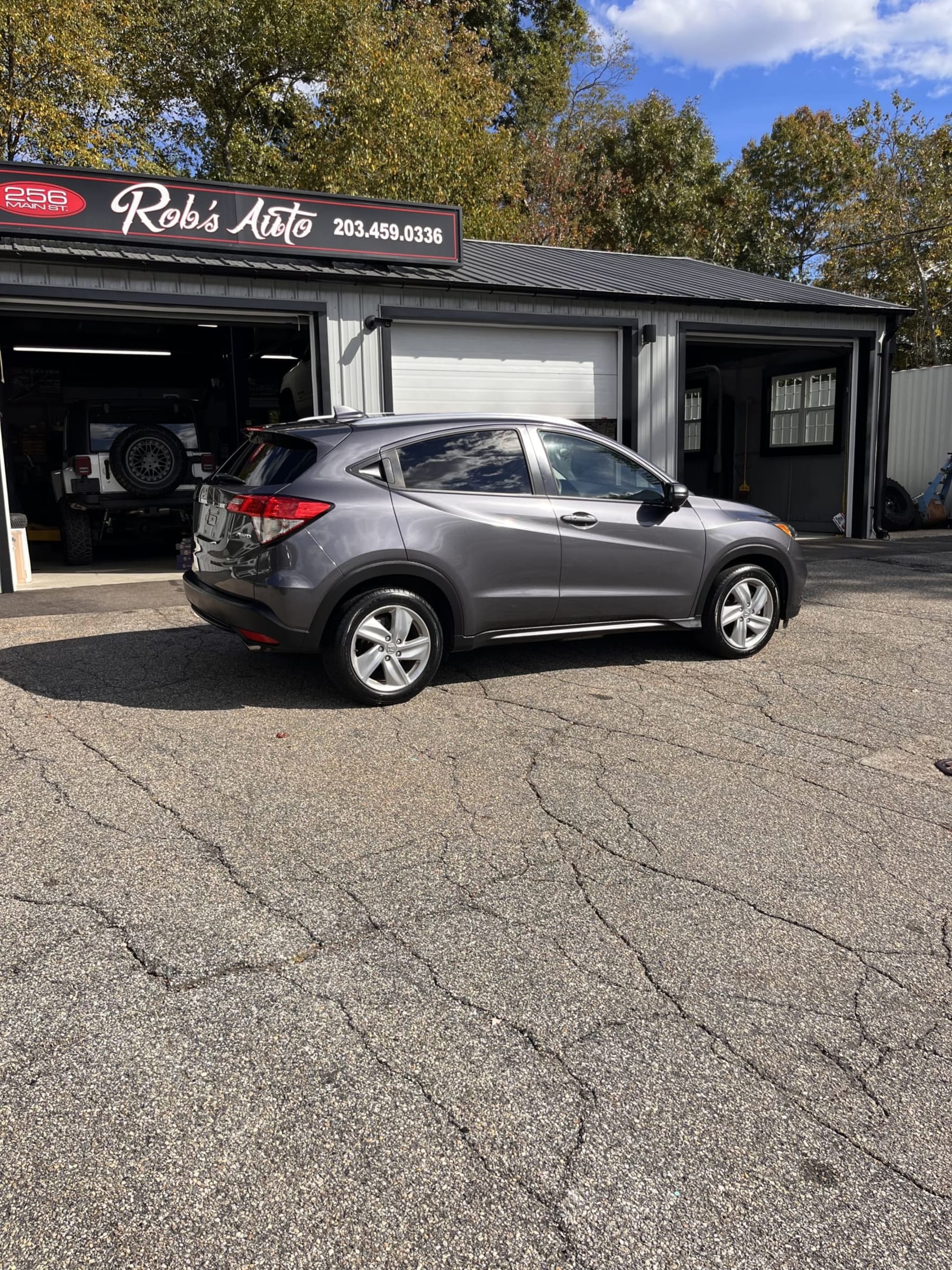NEW ARRIVAL!! 2019 HONDA HR-V EX!! One owner car clean carfax!! ONLY 40 k miles!! Moonroof, heated seats, lane departure warning, Honda sensing, Bluetooth and much more!! AWD!! Great on gas!! Won’t last at $19,900!
