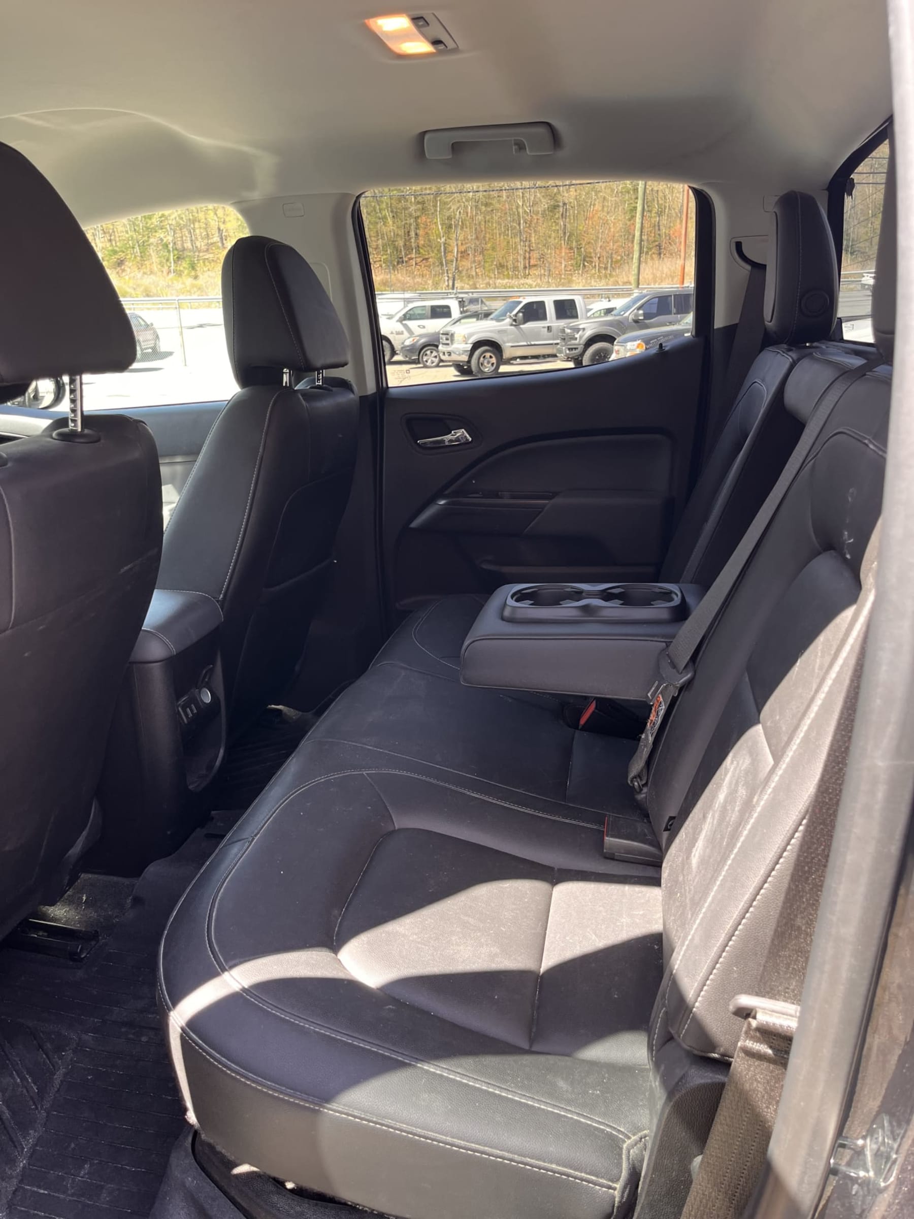 NEW ARRIVAL!! 2018 CHEVROLET COLORADO Z71 package!! 4x4! Loaded with heated leather seats, Bose, remote start, backup camera and much more!! ONLY 58k miles!! Priced below retail at $25,900!! Won’t last!!!