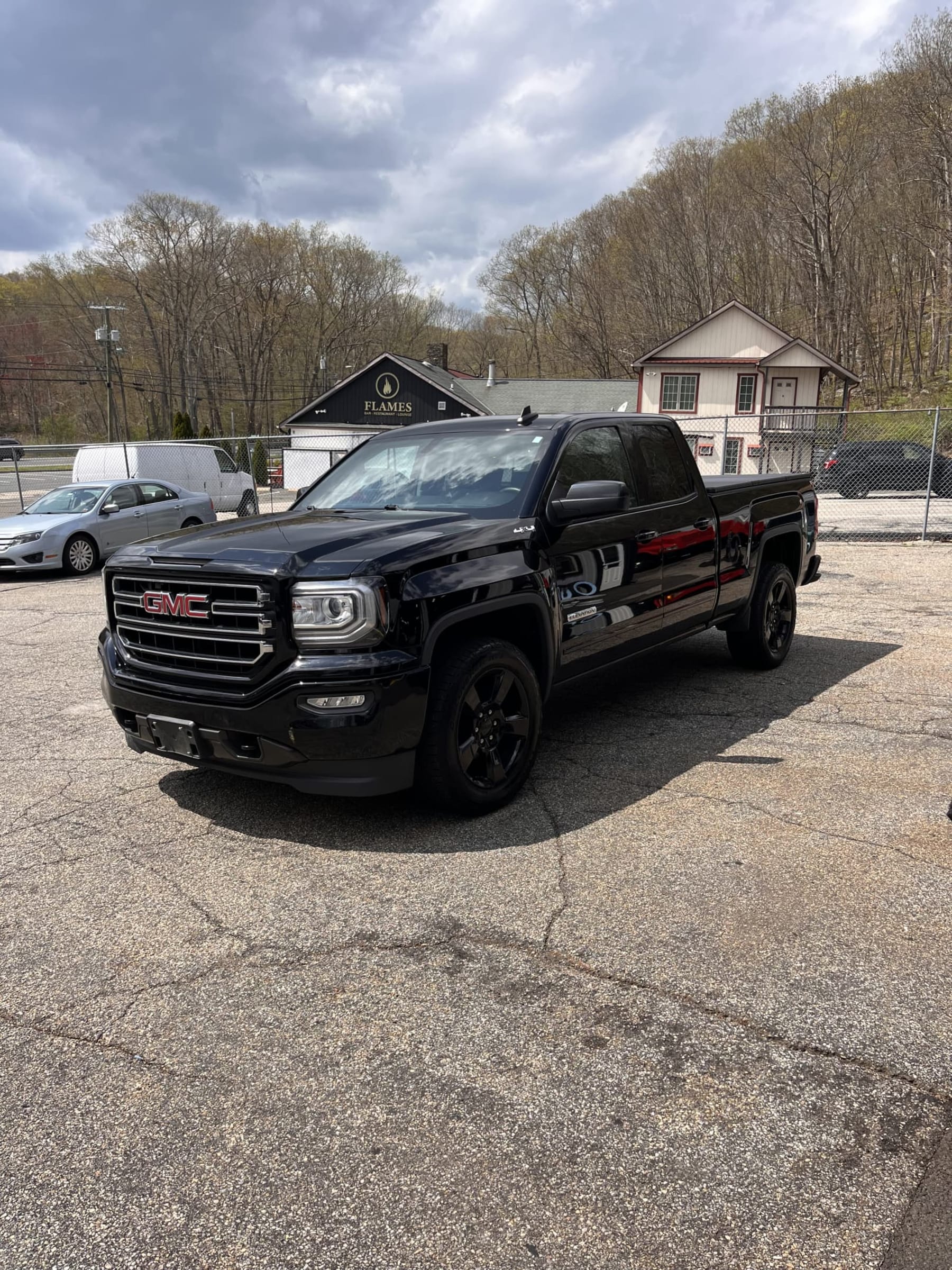 NEW ARRIVAL!! 2017 GMC Sierra 1500 DBL cab Elevation package!! Clean carfax! 4x4!! Only 86,700 miles! Runs and drives great!! Priced well below retail value!! Won’t last at only $20,900