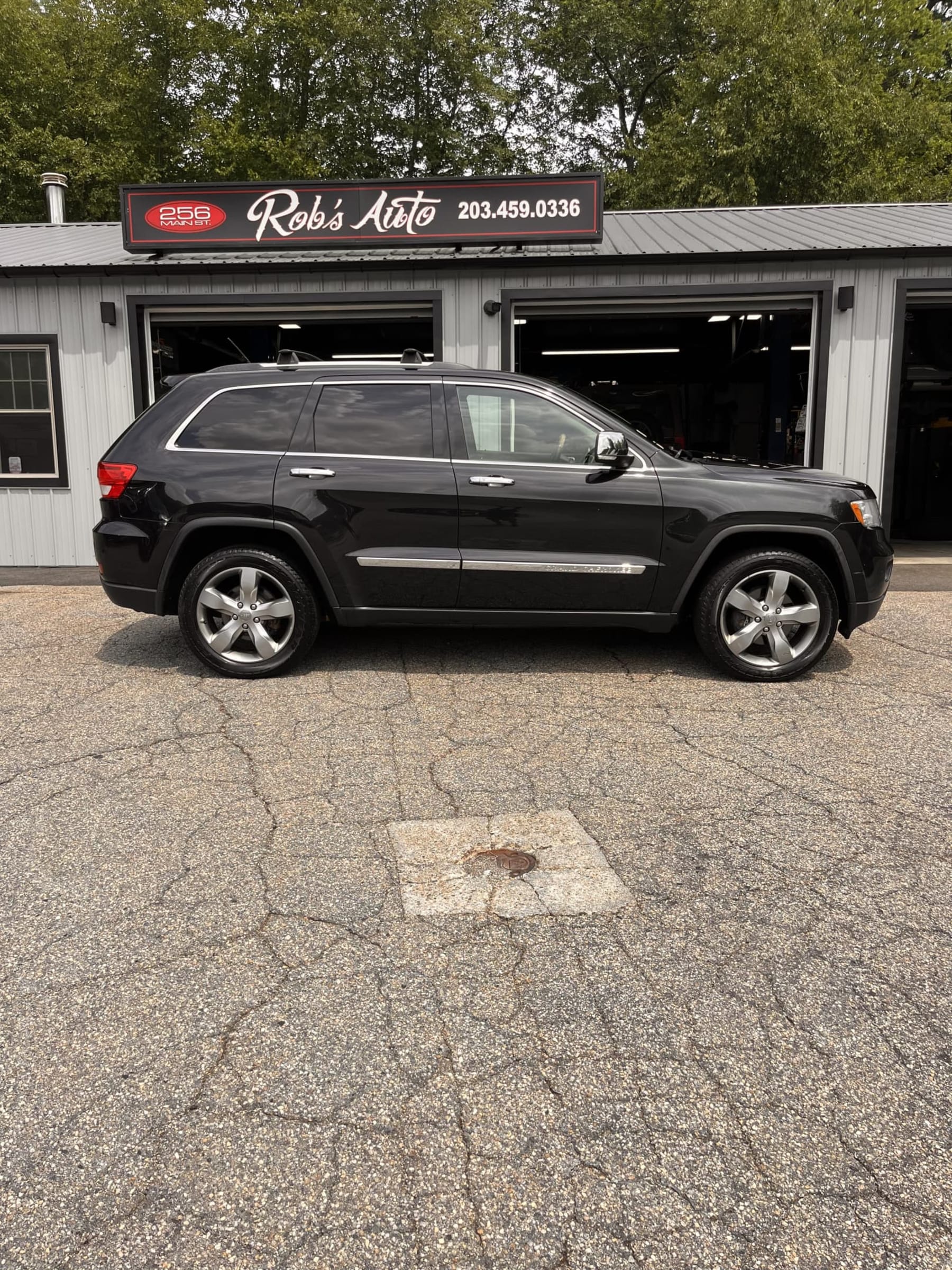 NEW ARRIVAL!! 2013 JEEP GRAND CHEROKEE OVERLAND!!! Clean carfax!!! Loaded with navigation, heated and cooled front seats, heated steering wheel, heated rear seats, pano roof, remote start and much much more!! Extensive maintenance records!! 108k miles!! Runs and drives like new!! Won’t last at only $10,900!!