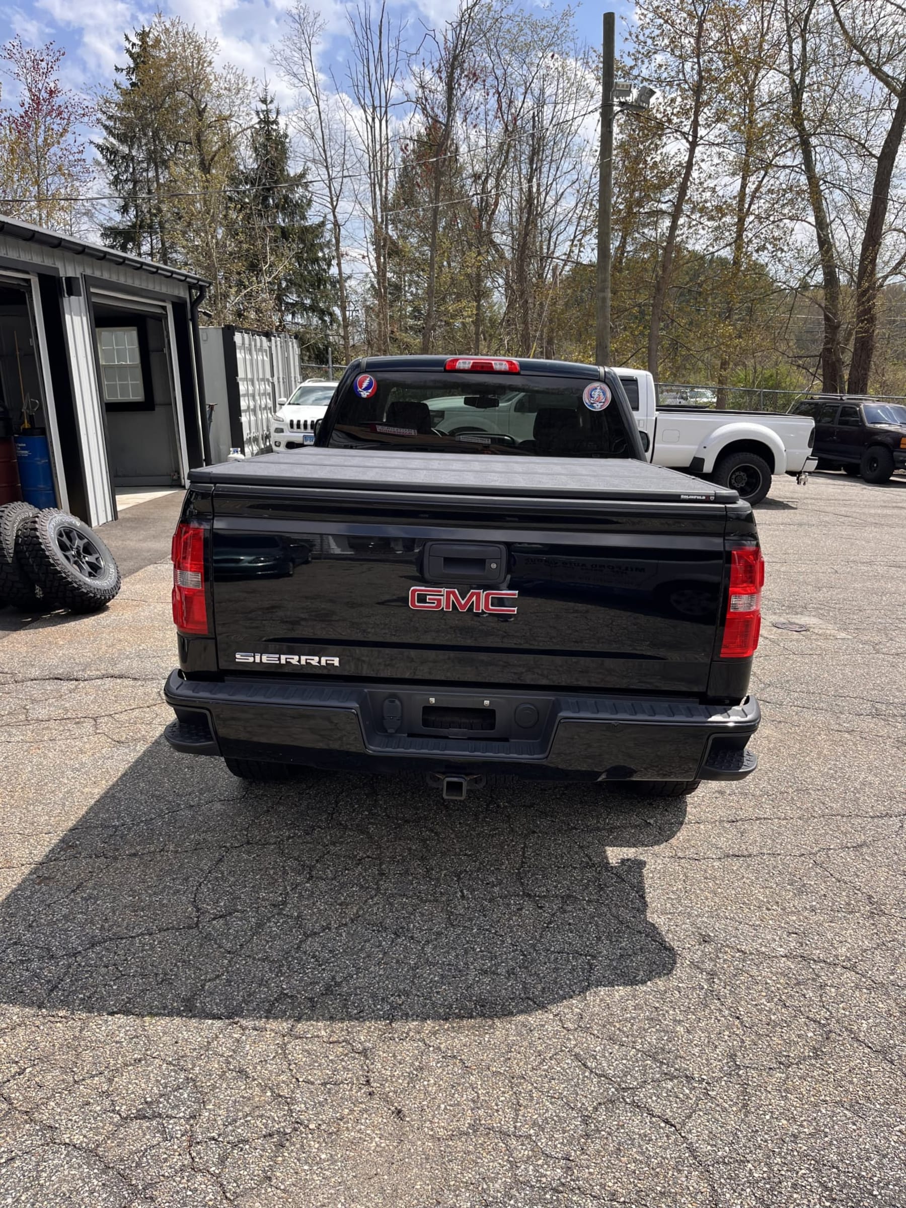 NEW ARRIVAL!! 2017 GMC Sierra 1500 DBL cab Elevation package!! Clean carfax! 4x4!! Only 86,700 miles! Runs and drives great!! Priced well below retail value!! Won’t last at only $20,900