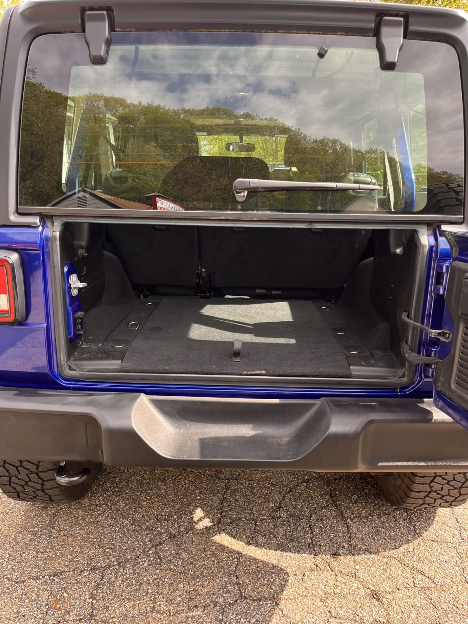 NEW ARRIVAL!! 2018 JEEP WRANGLER UNLIMITED SPORT!! 6 speed manual transmission!!! One owner!! ONLY 52k miles! Bluetooth, backup camera and more!! Priced well below retail at ONLY $21,900!!