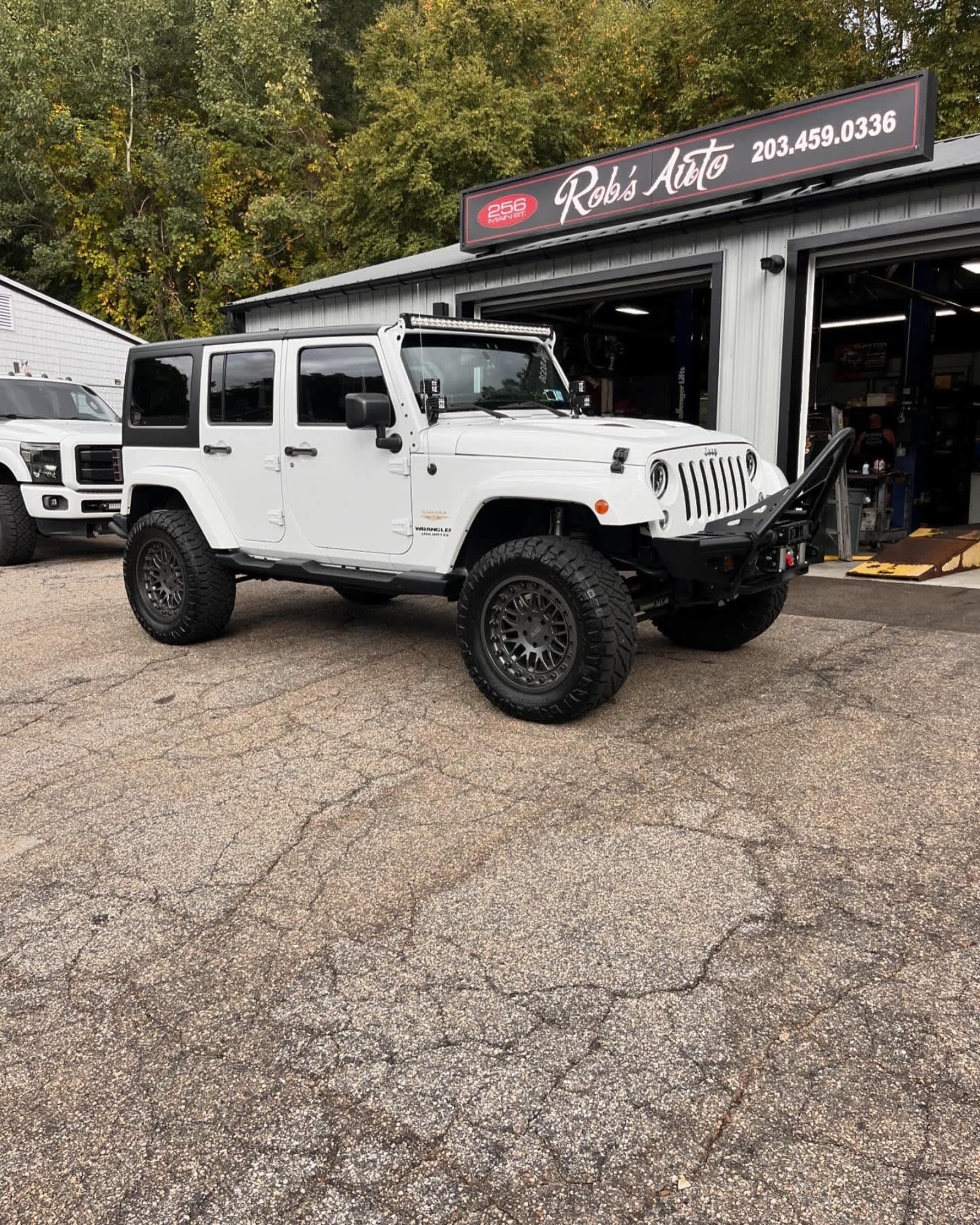 NEW ARRIVAL!! 2014 JEEP WRANGLER UNLIMITED SAHARA!! Just under 33k miles!! Clean carfax!! Remote start, navigation and a TON OF EXTRAS!! If you’re looking for low mileage, value and mods this is the jeep for you!! Save thousands!! Won’t last at ONLY $28,900!!
