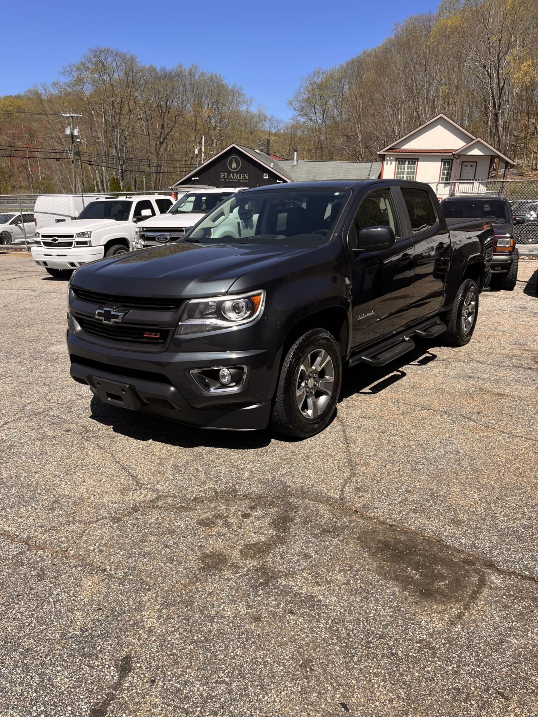 NEW ARRIVAL!! 2018 CHEVROLET COLORADO Z71 package!! 4x4! Loaded with heated leather seats, Bose, remote start, backup camera and much more!! ONLY 58k miles!! Priced below retail at $25,900!! Won’t last!!!