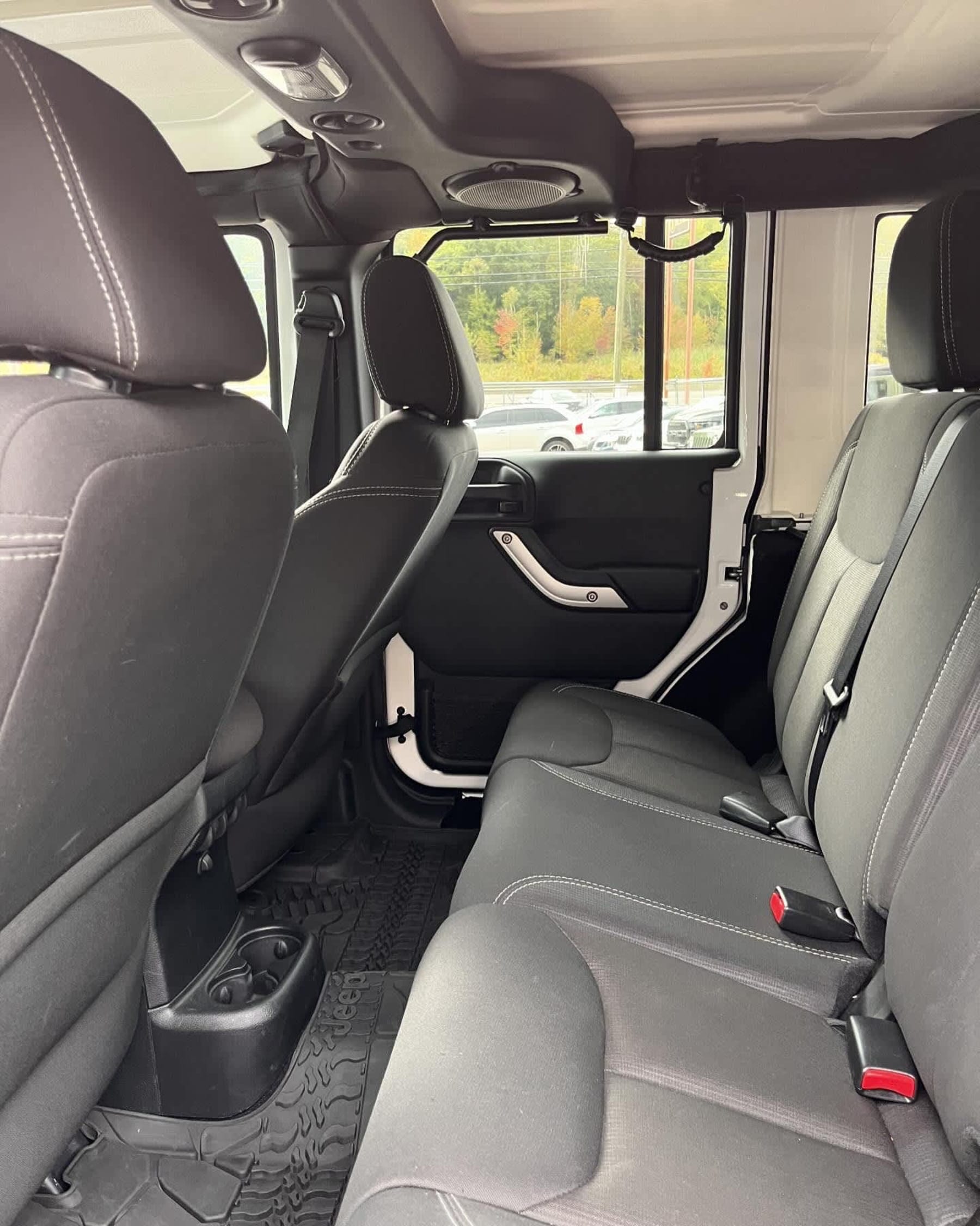 NEW ARRIVAL!! 2014 JEEP WRANGLER UNLIMITED SAHARA!! Just under 33k miles!! Clean carfax!! Remote start, navigation and a TON OF EXTRAS!! If you’re looking for low mileage, value and mods this is the jeep for you!! Save thousands!! Won’t last at ONLY $28,900!!