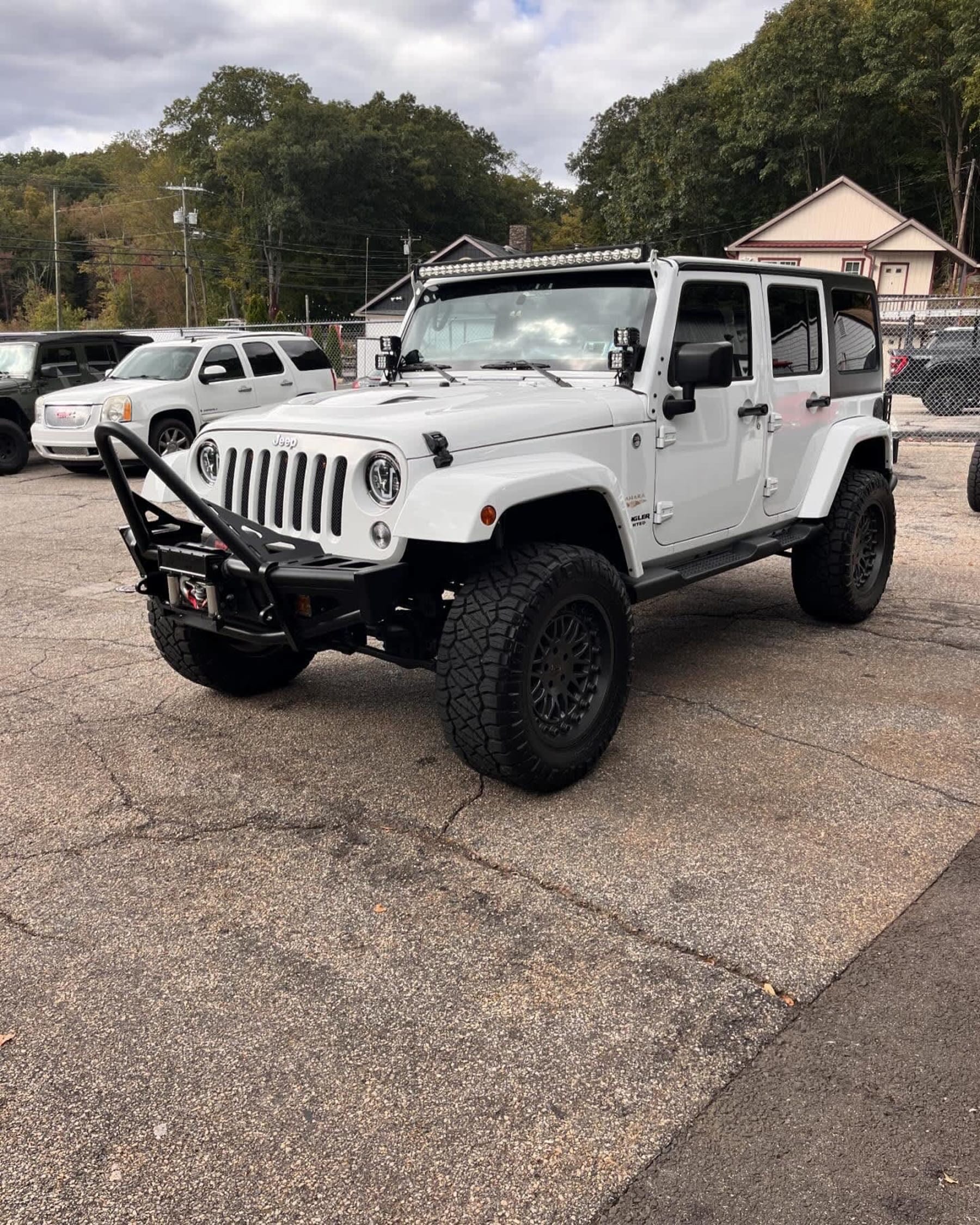 NEW ARRIVAL!! 2014 JEEP WRANGLER UNLIMITED SAHARA!! Just under 33k miles!! Clean carfax!! Remote start, navigation and a TON OF EXTRAS!! If you’re looking for low mileage, value and mods this is the jeep for you!! Save thousands!! Won’t last at ONLY $28,900!!