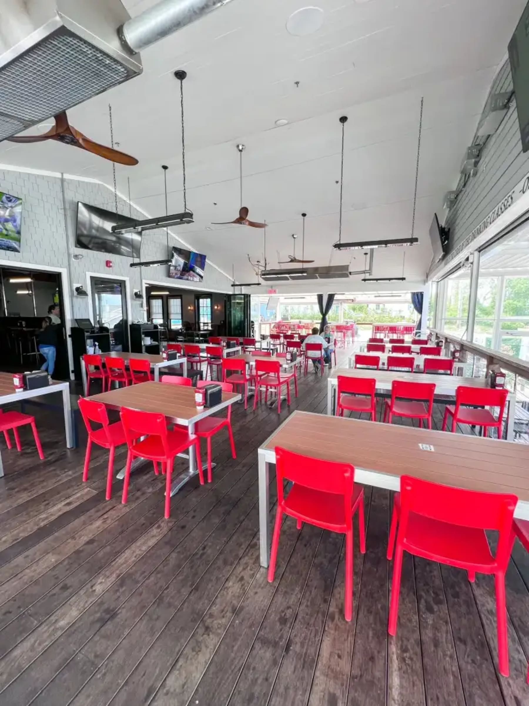 THE UPPER DECK