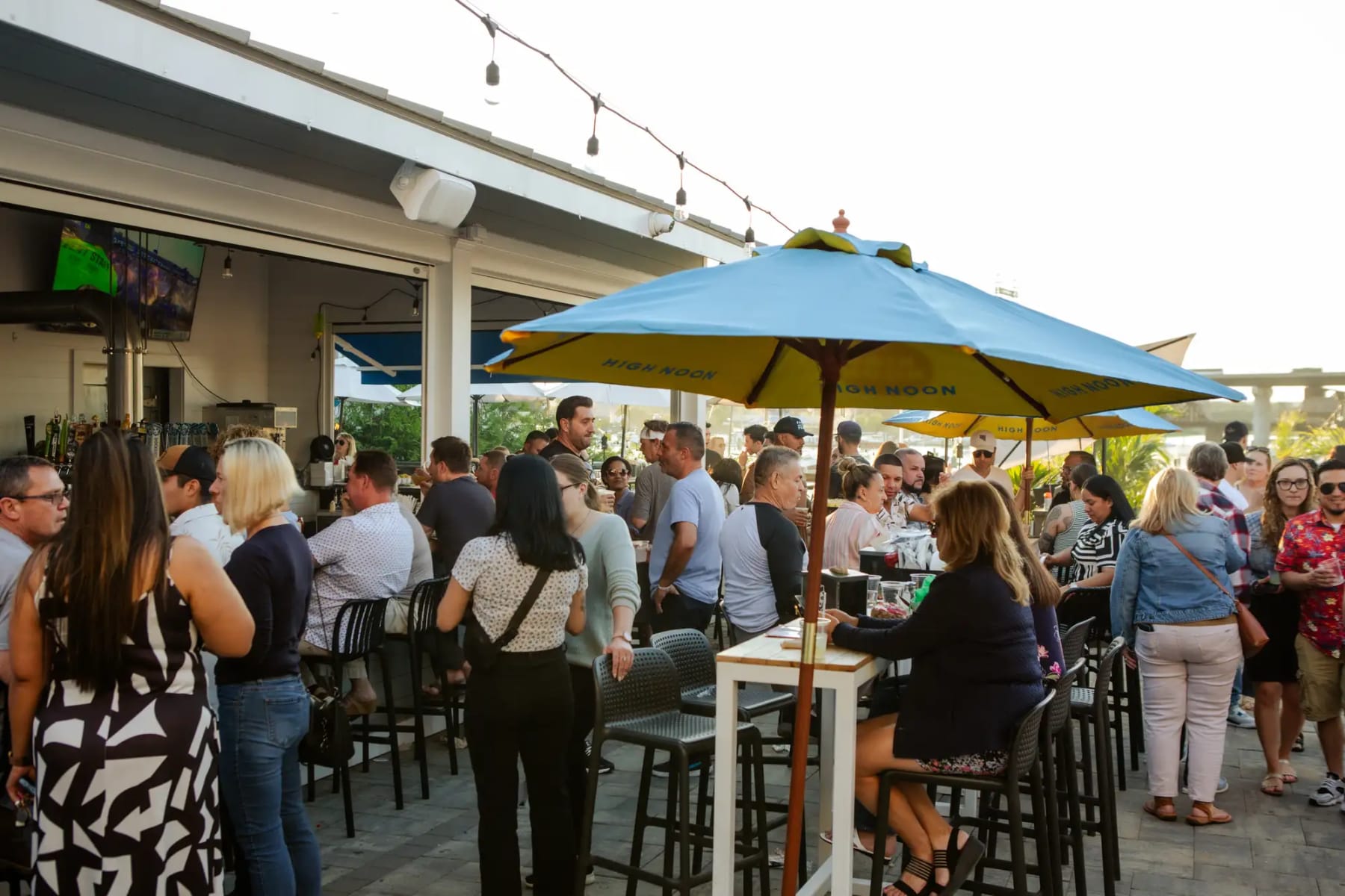 OUTDOOR BAR