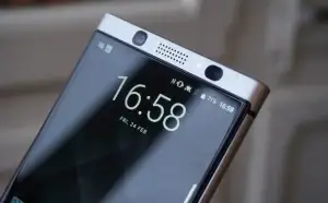 BlackBerry KEYone front camera