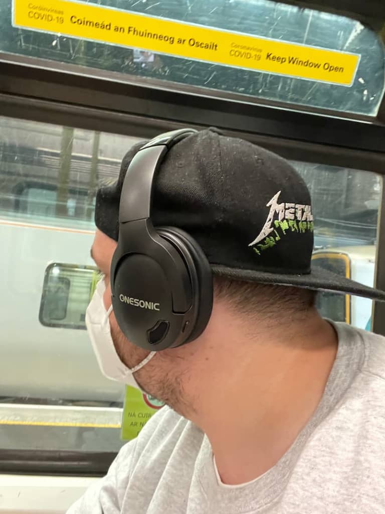 onesonic headphones anc on a train
