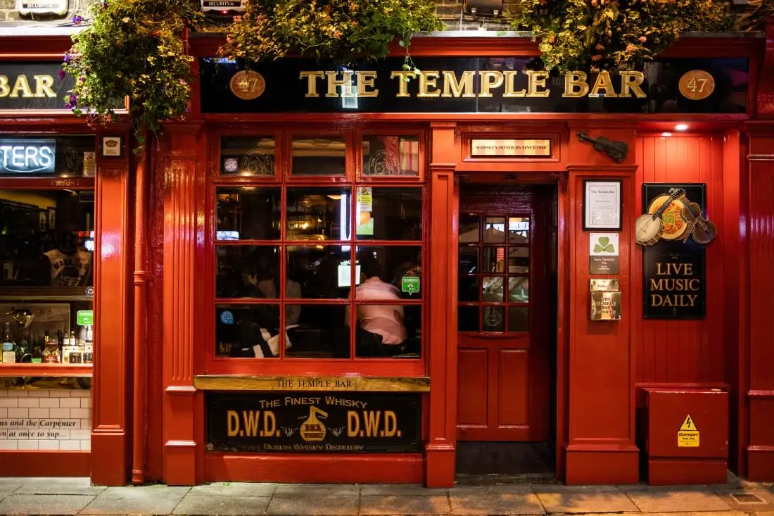temple bar exterior at night