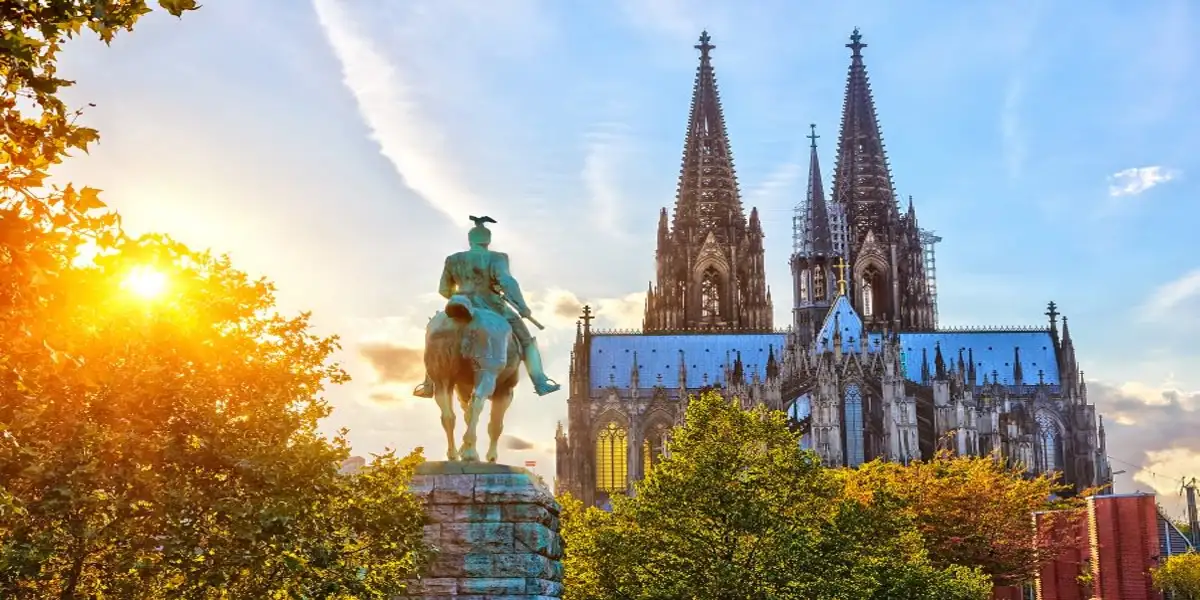An equestrian statue of the kaiser in front of Cologne Cathedral.