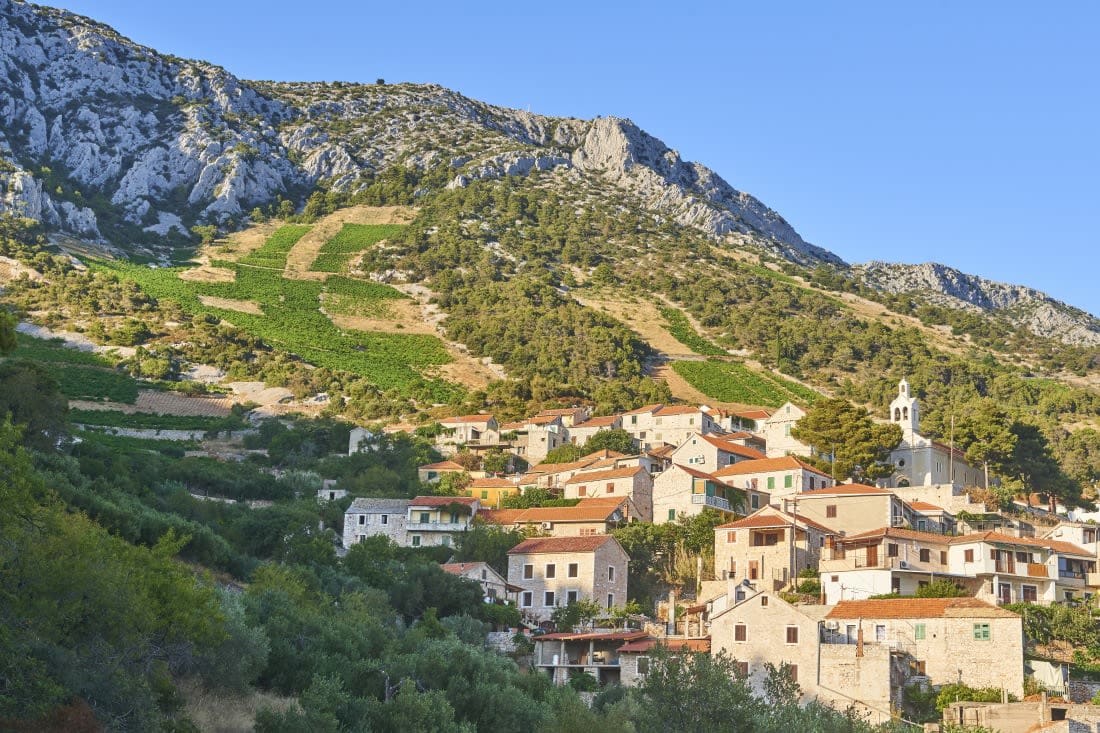 sveta nedilja town with mountains