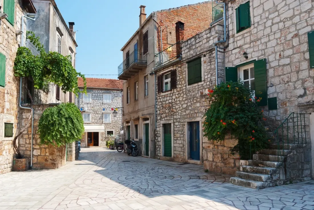 street in stari grad