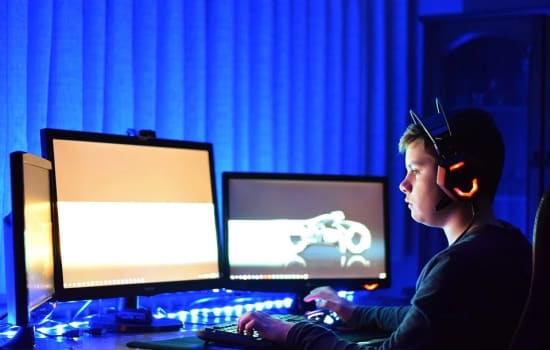 Podcasty "Bezpieczeństwo dzieci i młodzieży online" dla nauczycieli i rodziców