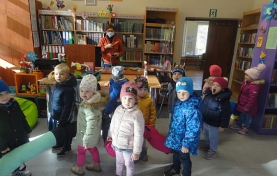 Z WIZYTĄ W BIBLIOTECE