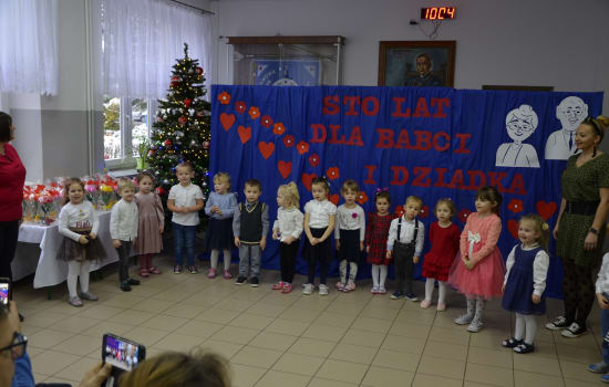 ŚWIĘTO BABCI I DZIADKA W SŁONECZKACH