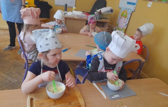 PASTA JAJECZNA W WYKONANIU PSZCZÓŁEK