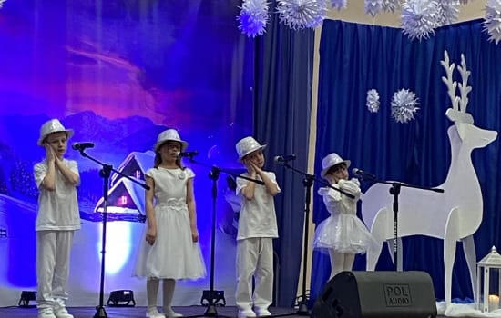 SUKCES SMERFÓW W XVII POWIATOWYM FESTIWALU PIOSENKI ,,NIEZAMOPNIANE MELODIE”