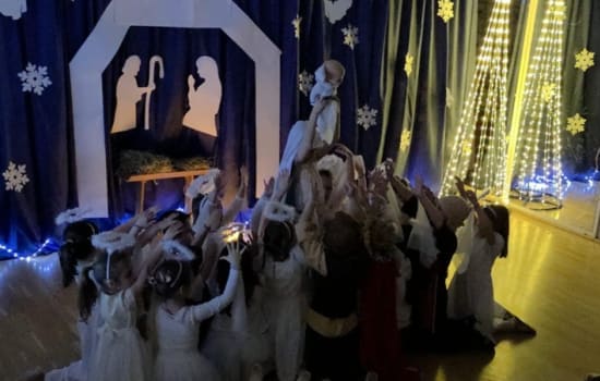 DZIEŃ BABCI I DZIADKA W GRUPACH  MĄDRE SOWY I SMERFY