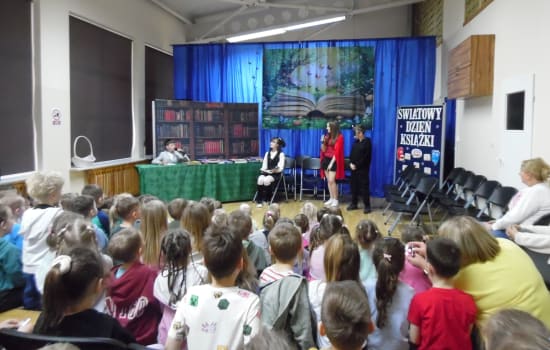 INSPEKTOR FORMUŁKA I ZACZAROWANA BIBLIOTEKA
