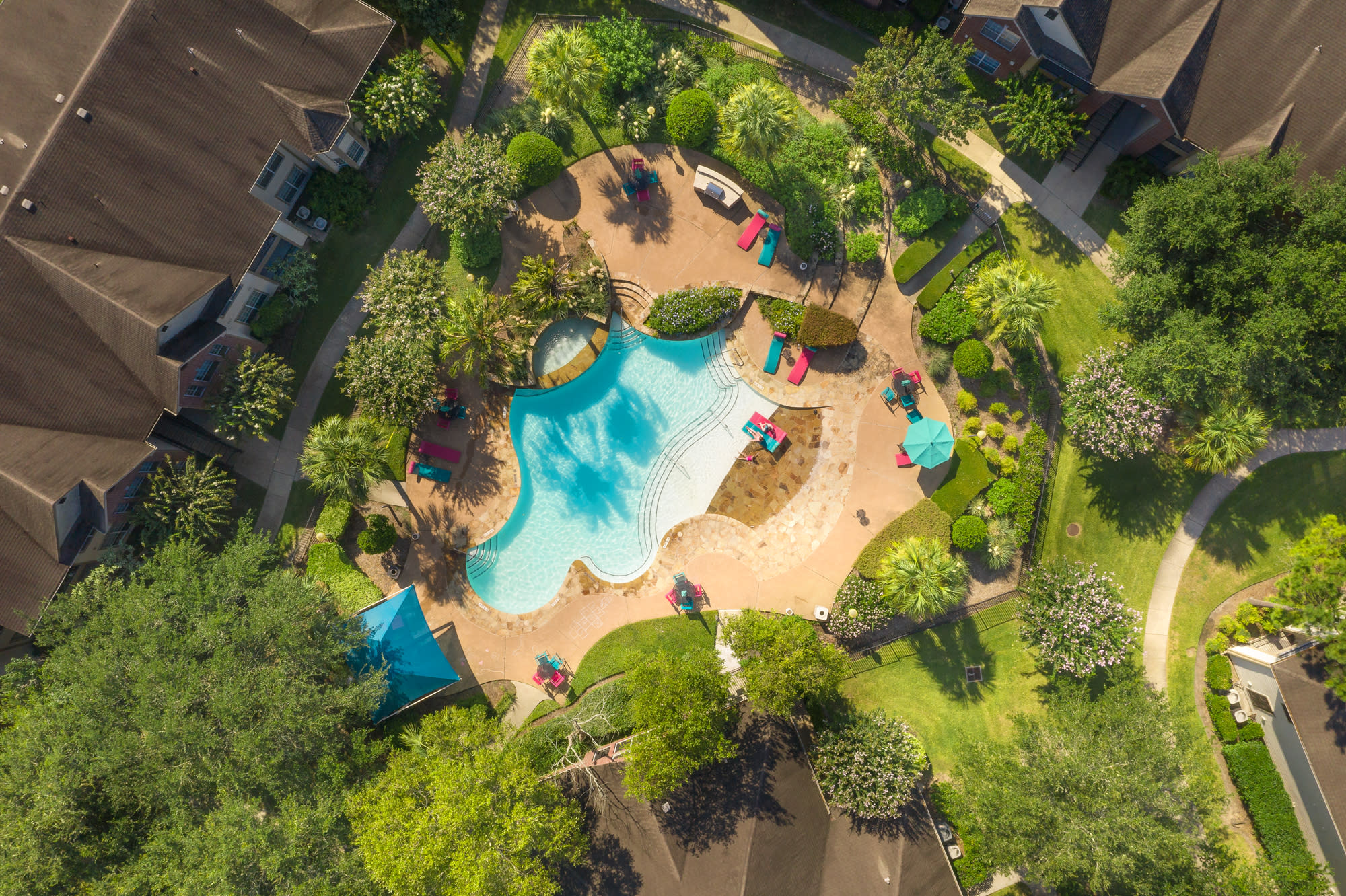 214 522 3300 property type multifamily unit 400 year built 2000 2003